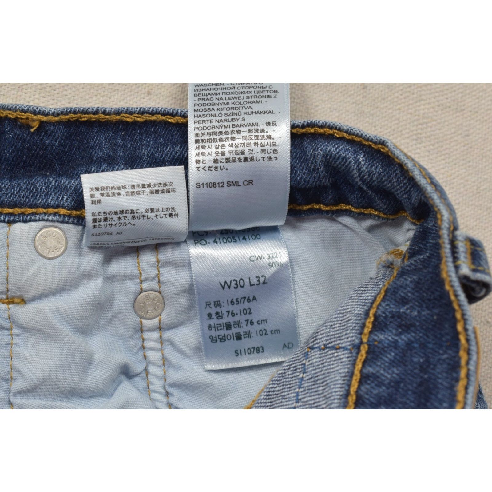 Levi's Levi's 501 Original Fit Jeans Men 30x32 Blue Stretch Denim Cotton Blend Regular Rise Mid 5-Pocket Button 1960s Style? Size US 30 / EU 46 - 6 Thumbnail