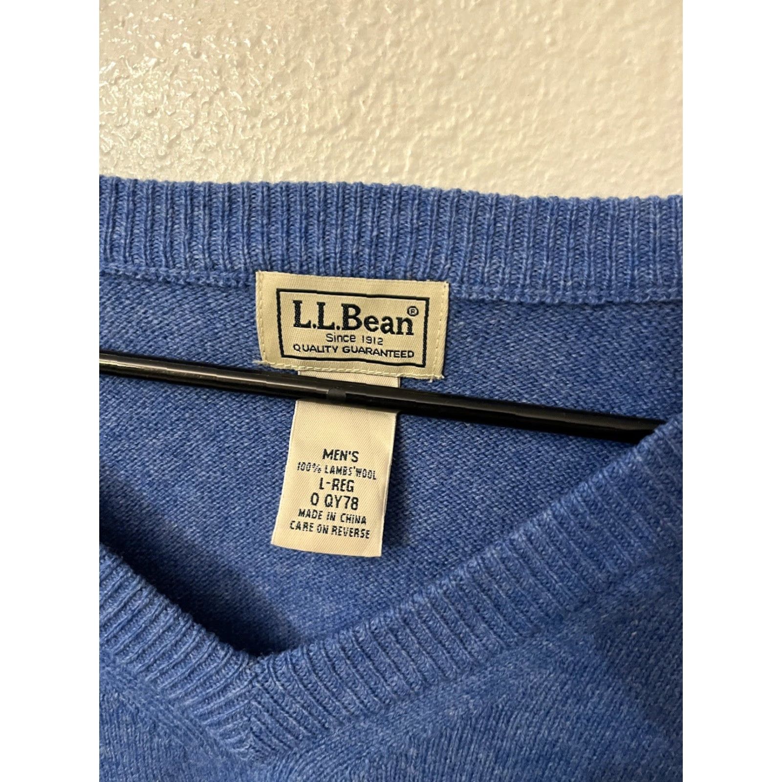 Vintage VINTAGE LL Bean Men's Sweater 100% Lambswool Blue Pullover Large V-Neck 90's QY78 Men's Size US L / EU 52-54 / 3 - 2 Thumbnail