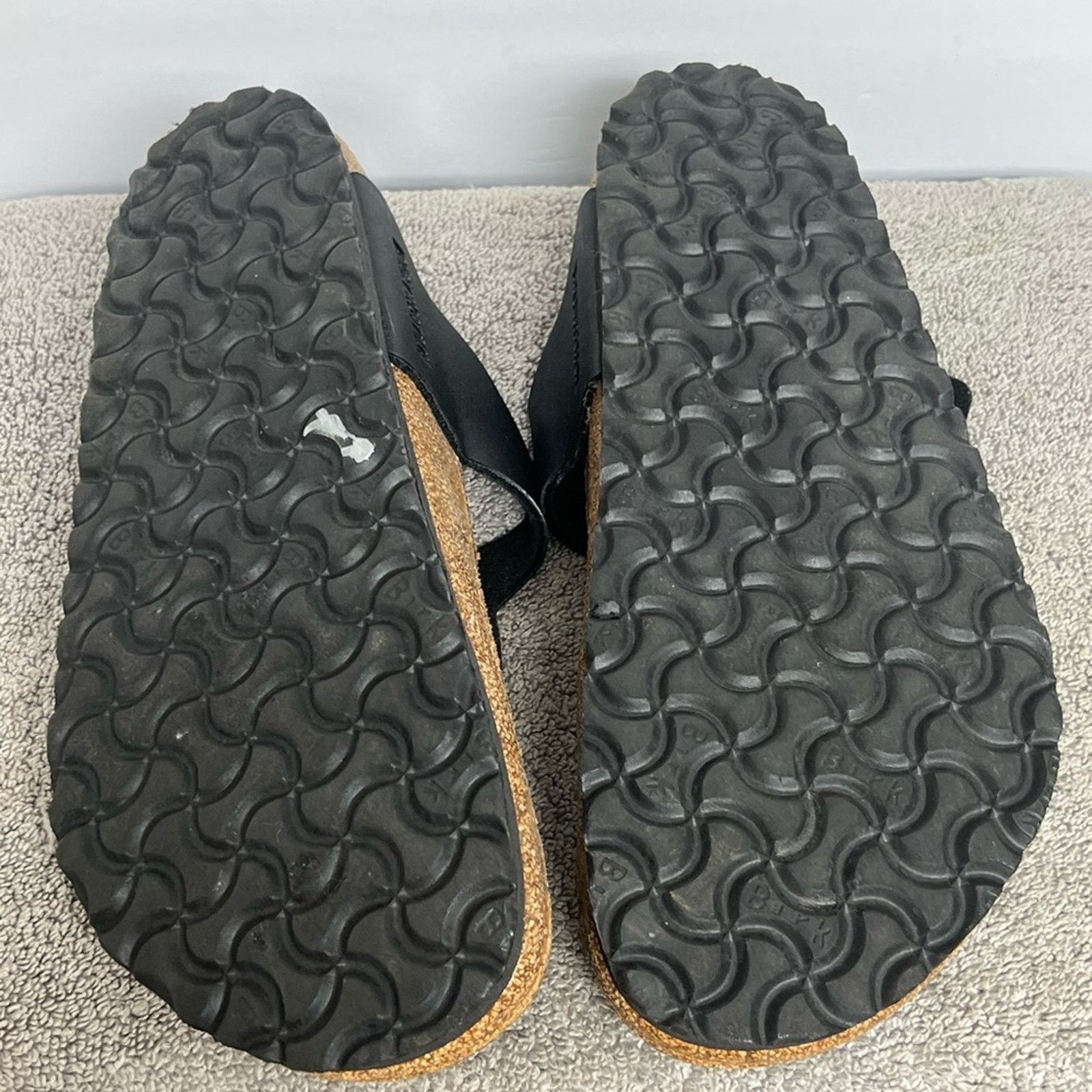 Birkenstock Birkenstock Gizeh Sandals | Black | EU 40 | US L9 / M7 | Size US 9 / IT 39 - 8 Thumbnail