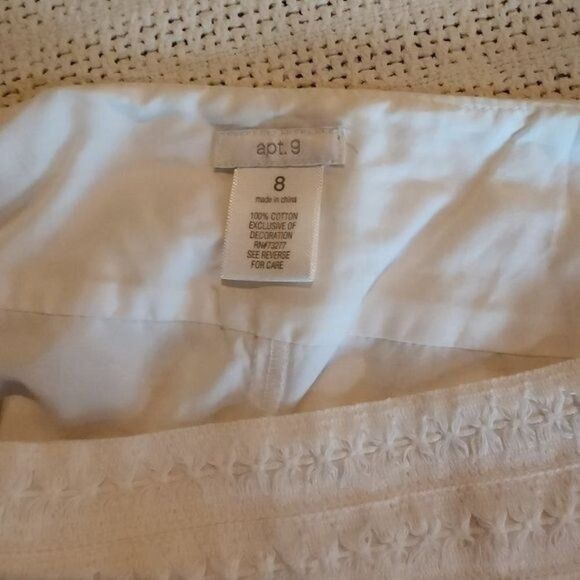 Apt. 9 Apt. 9 Lined White Lace Throughout & Bottom Side Zippered Sz Size 32" / US 10 / IT 46 - 9 Thumbnail