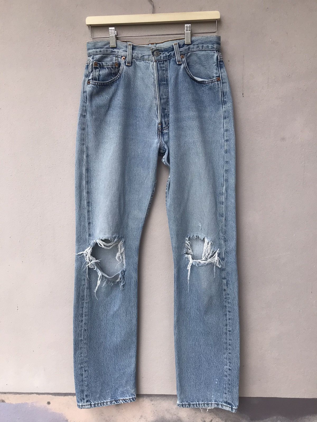 Levis shops distressed denim