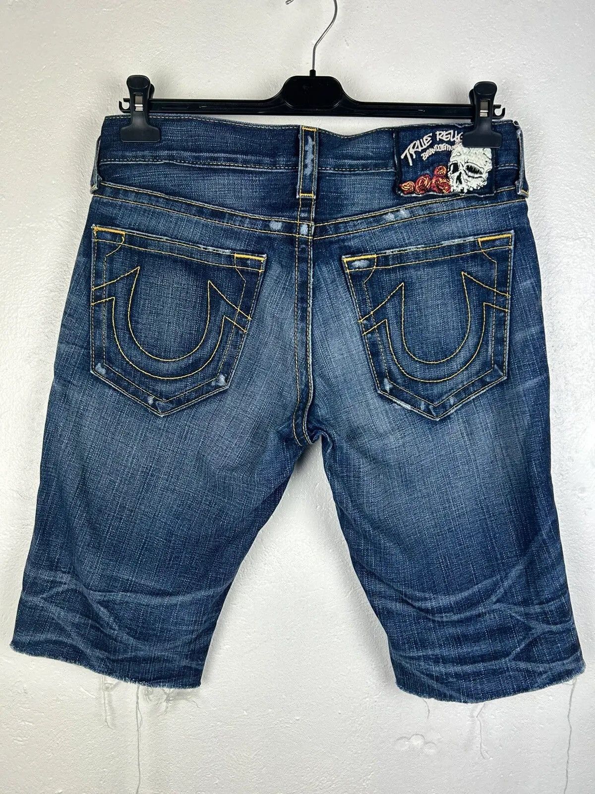True Religion True Religion Bobby Embroidered Skull Denim Shorts W32 Size 32" / US 10 / IT 46 - 1 Thumbnail