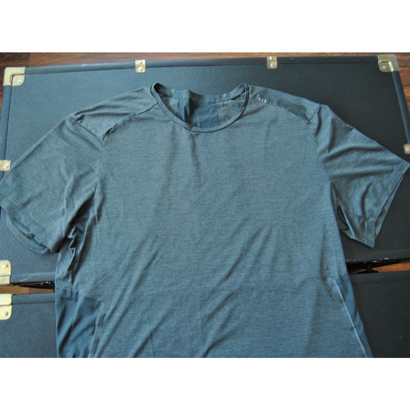 Lululemon Lululemon Gray & Black Two-tone Short Sleeve Shirt Size US M / EU 48-50 / 2 - 4 Thumbnail