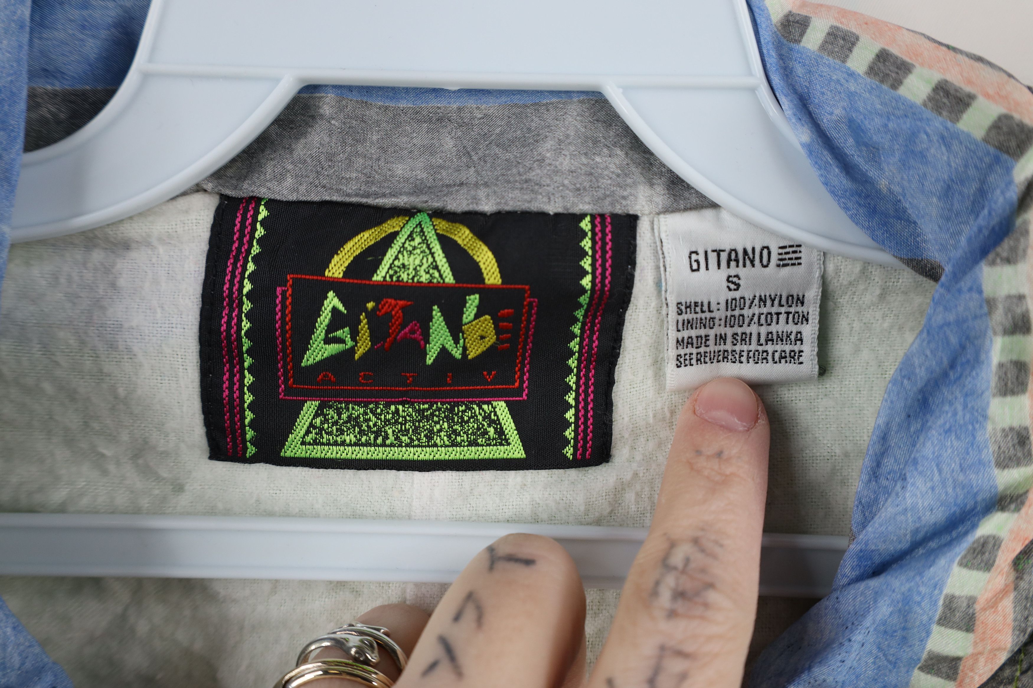 Vintage Vintage 80s 90s Streetwear Geometric Windbreaker Jacket Size US S / EU 44-46 / 1 - 9 Thumbnail