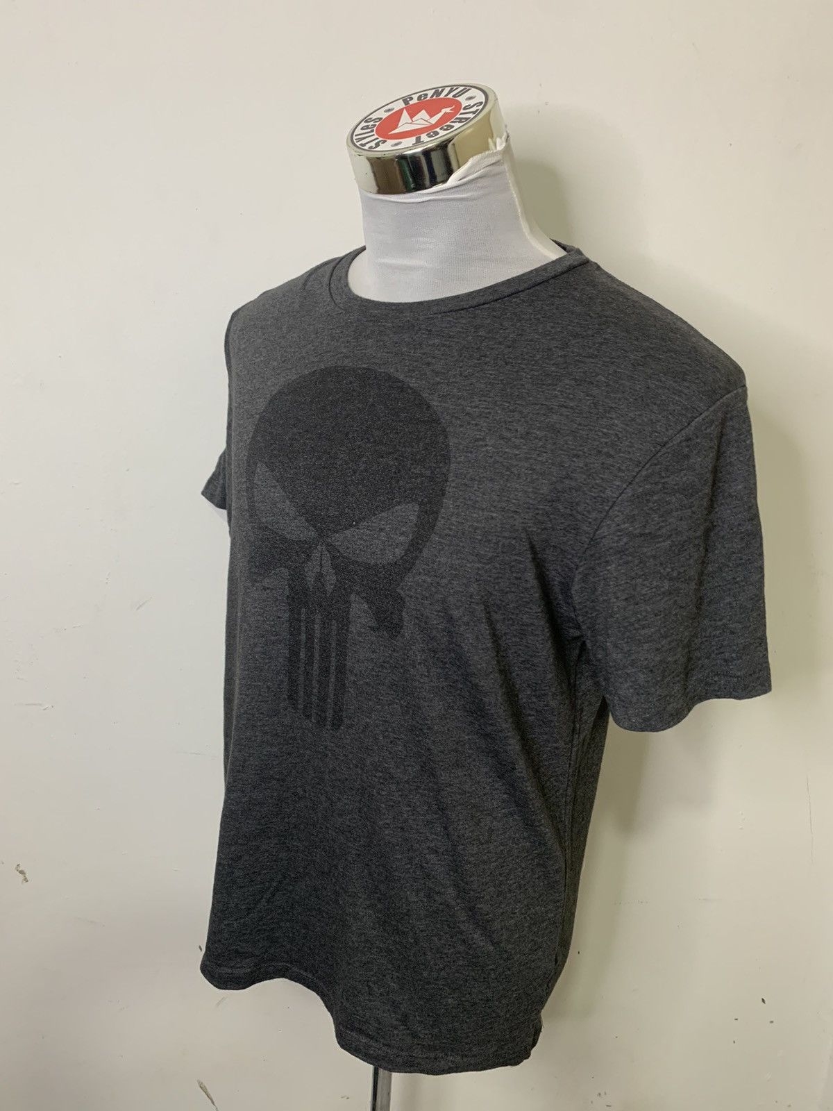 Old Navy The Punisher Skull Old Navy Marvel Size US M / EU 48-50 / 2 - 2 Thumbnail