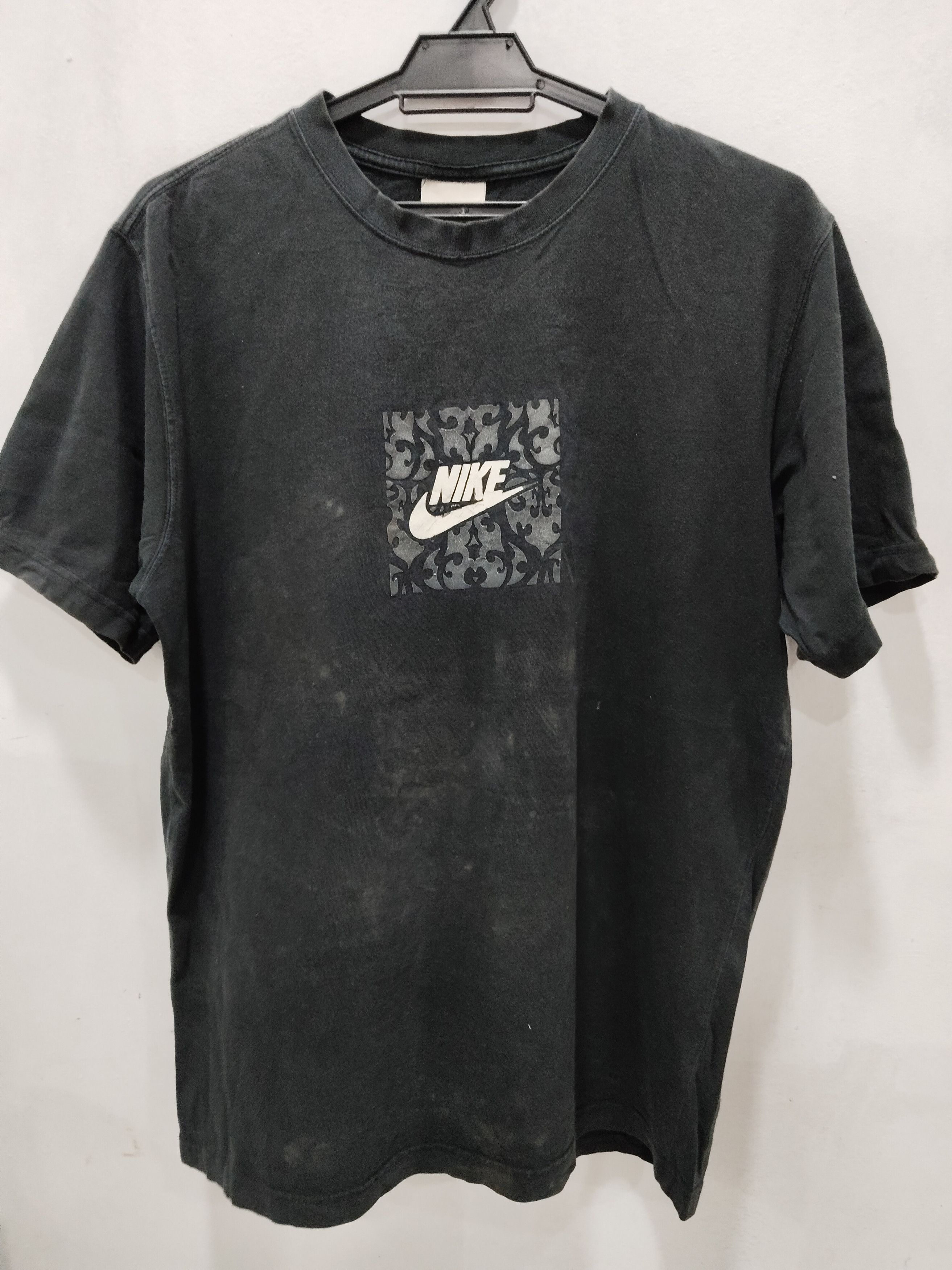 Nike × Vintage Vintage Y2K Nike Big Logo Tshirt Size US L / EU 52-54 / 3 - 1 Thumbnail