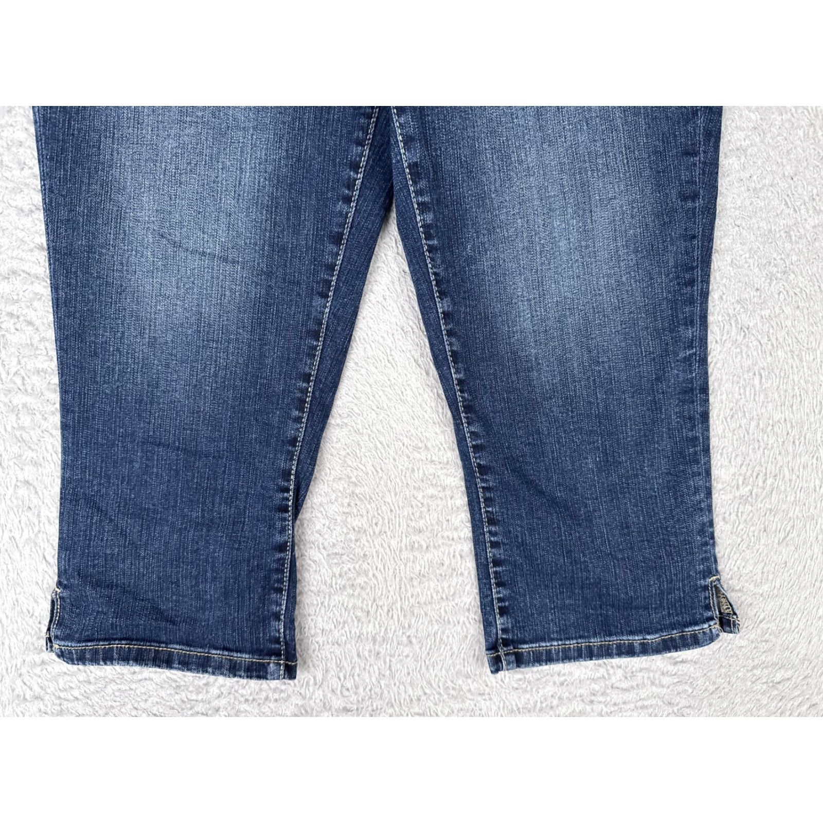 Vintage M Jeans by Maurice's Capri Pants Womens 8 Blue Denim Cropped Stretch Size 30" / US 8 / IT 44 - 2 Thumbnail