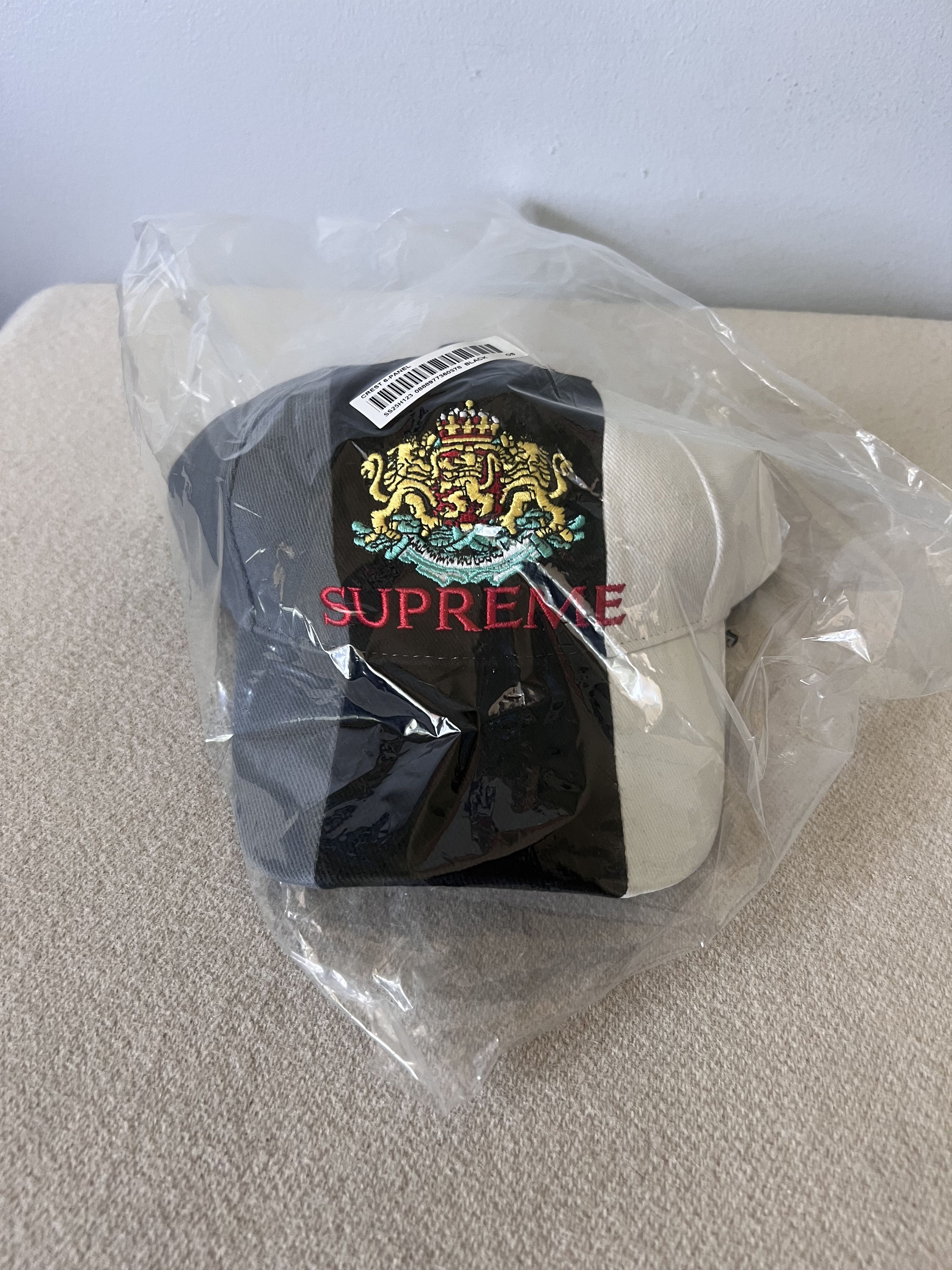 Supreme Supreme Crest 6-Panel Hat in Black Size ONE SIZE - 2 Thumbnail