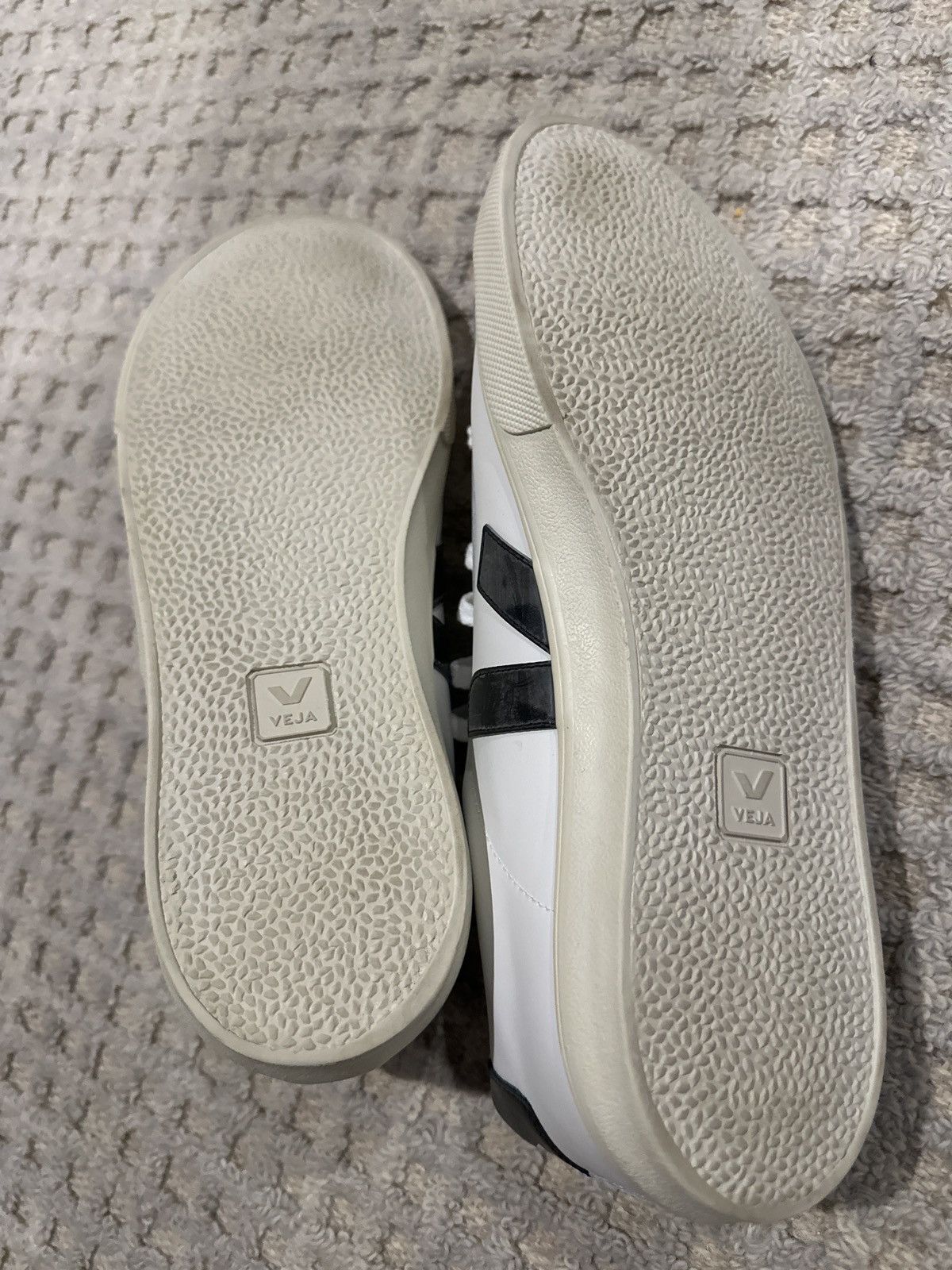 Veja Veja Low Tops in White with Black Emblems Size US 12 / EU 45 - 5 Thumbnail