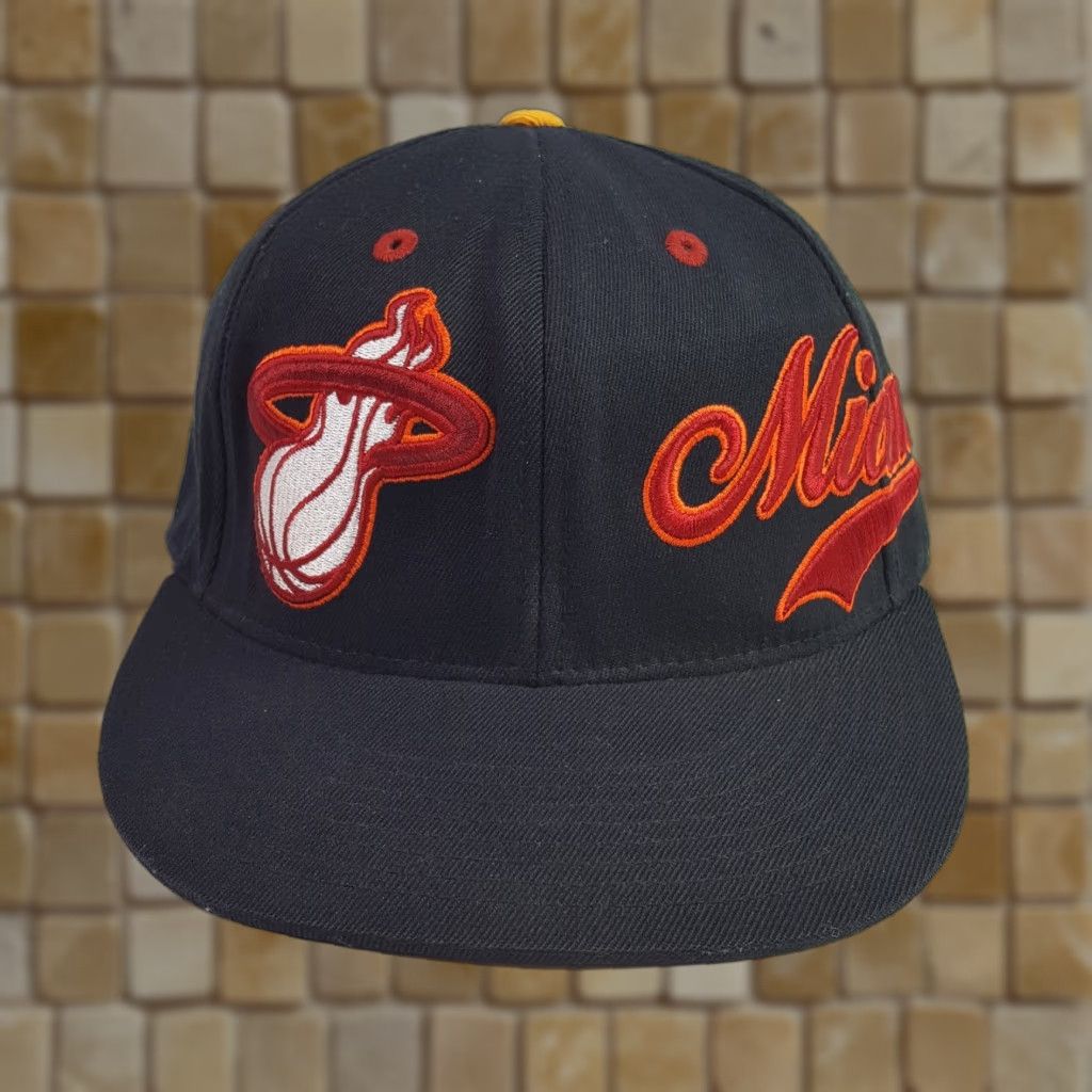 Adidas VINTAGE adidas Miami Heat Hat Baseball Cap NFL NBA Basketball Twill Embroidered 90s Y2K Men's Large Black Cap Logo Size ONE SIZE - 1 Thumbnail