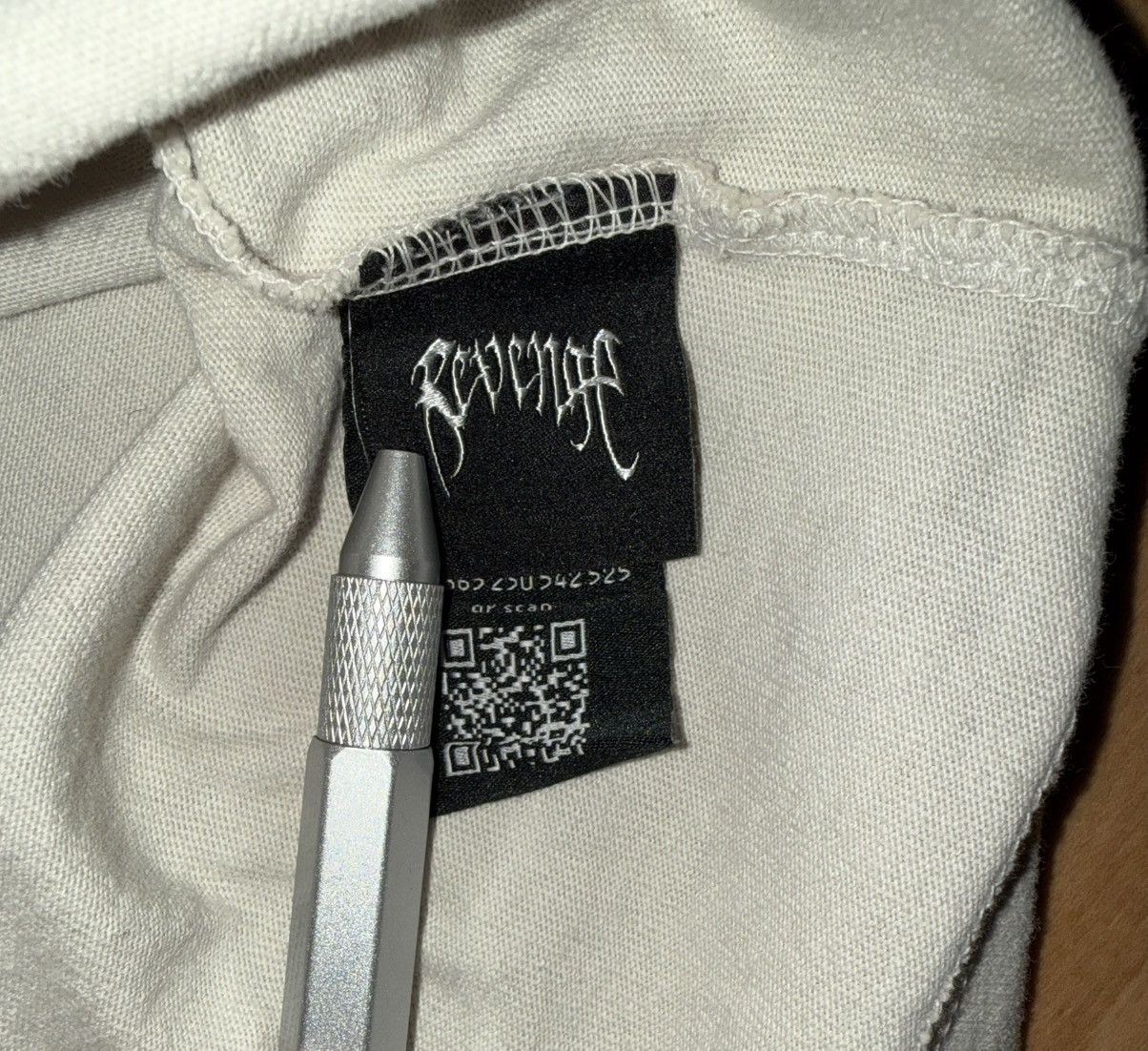 Revenge Yumg Bratz Tee snow camo Size US L / EU 52-54 / 3 - 5 Thumbnail