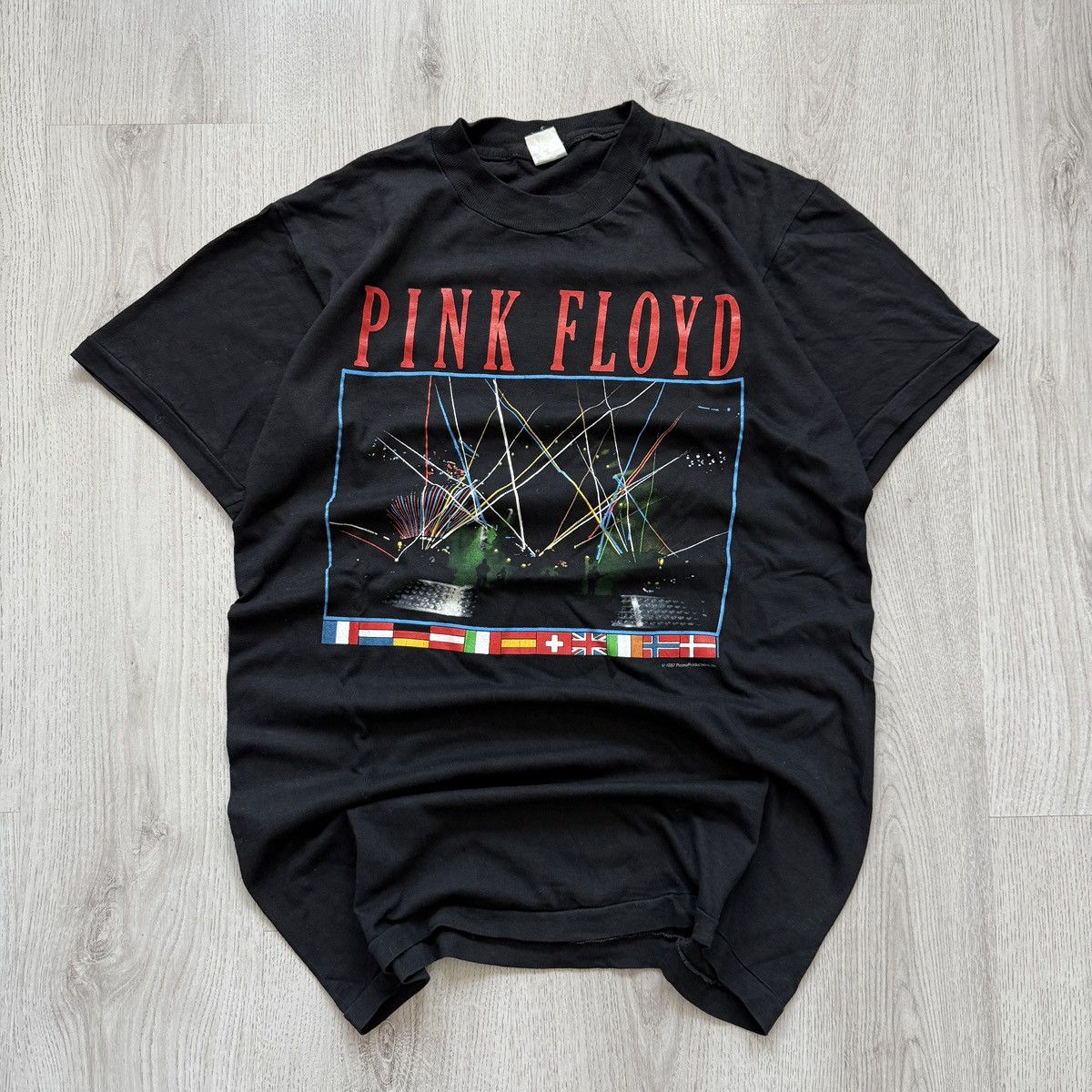 Pink Floyd Vintage 1987 Pink Floyd European Tour Tee Size US XL / EU 56 / 4 - 1 Thumbnail