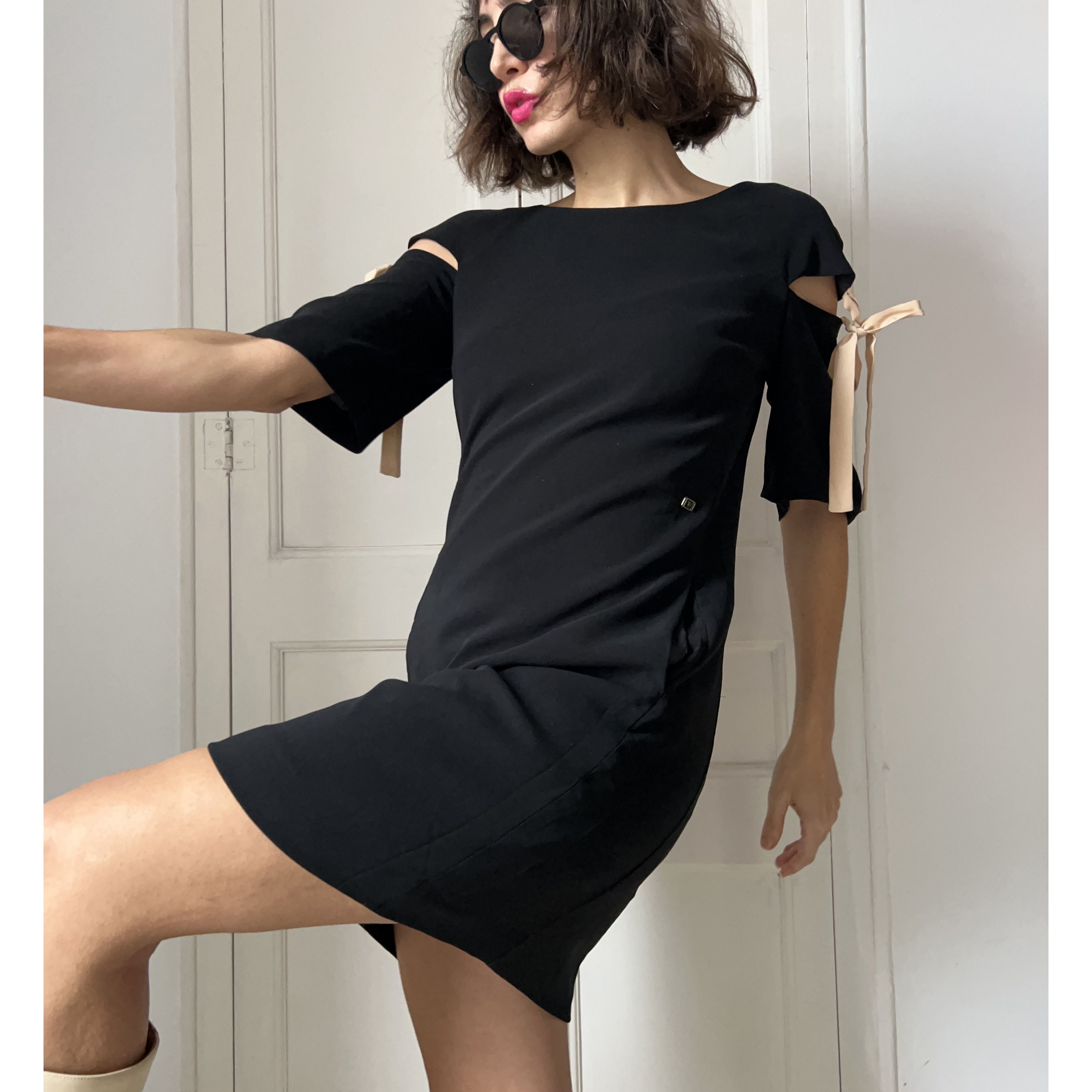 Trussardi Vintage Trussardi Black Cold Shoulder Dress Size M / US 6-8 / IT 42-44 - 4 Thumbnail