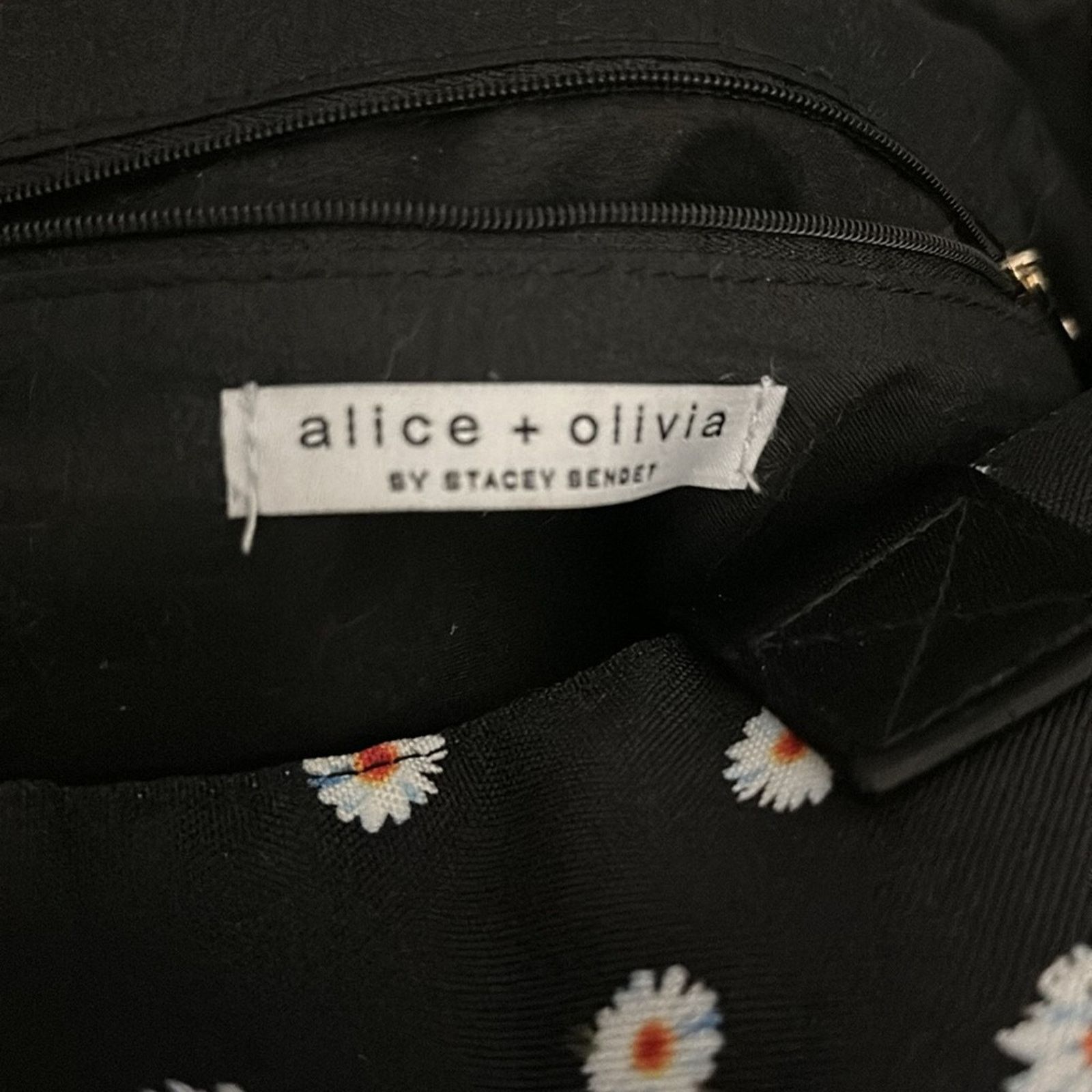 Alice + Olivia Alice + Olivia Daisy Fab Fit Fun Duffel Bag Size ONE SIZE - 4 Thumbnail