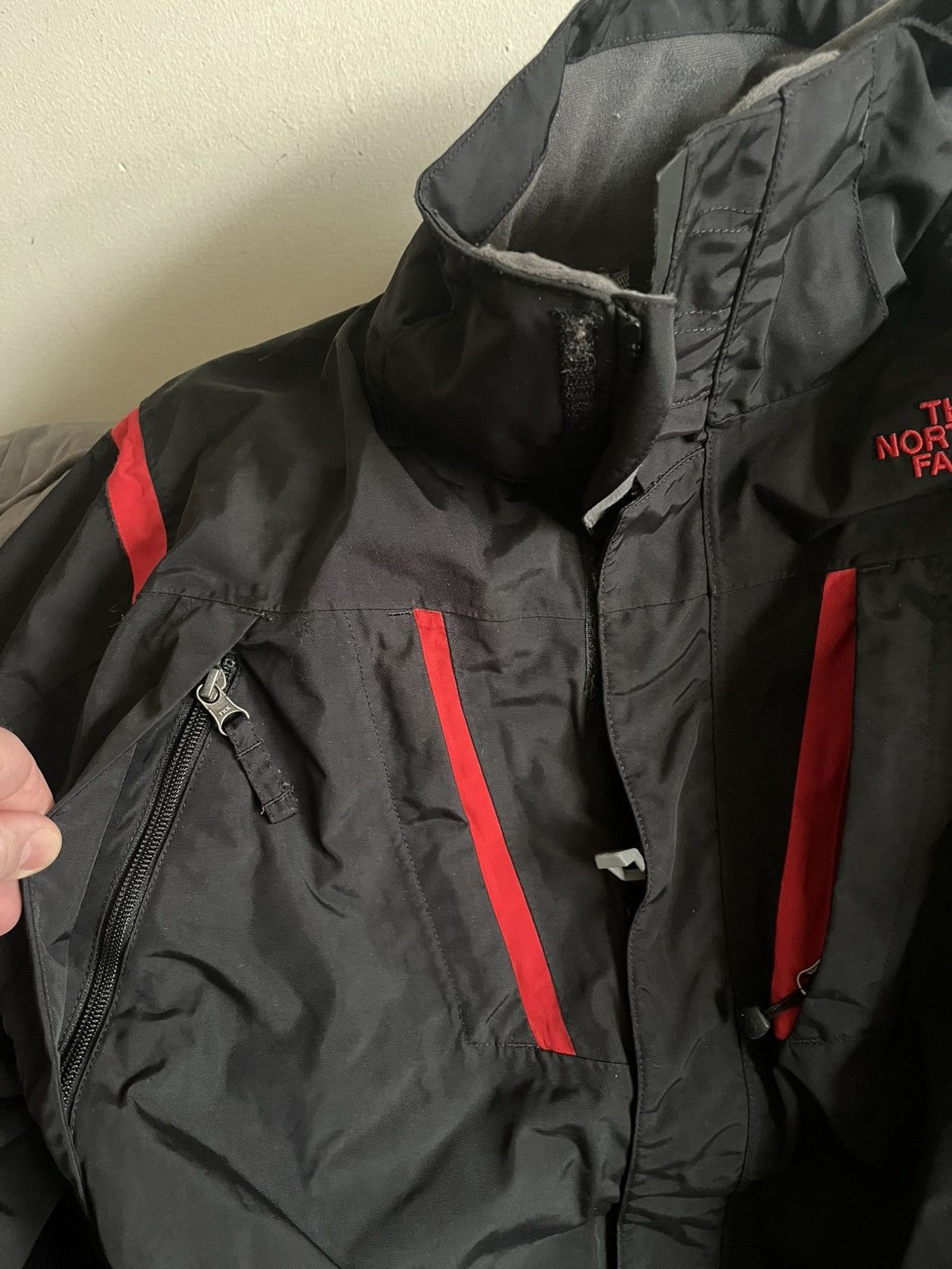 The North Face The North Face men's medium rain jacket Size US M / EU 48-50 / 2 - 6 Thumbnail