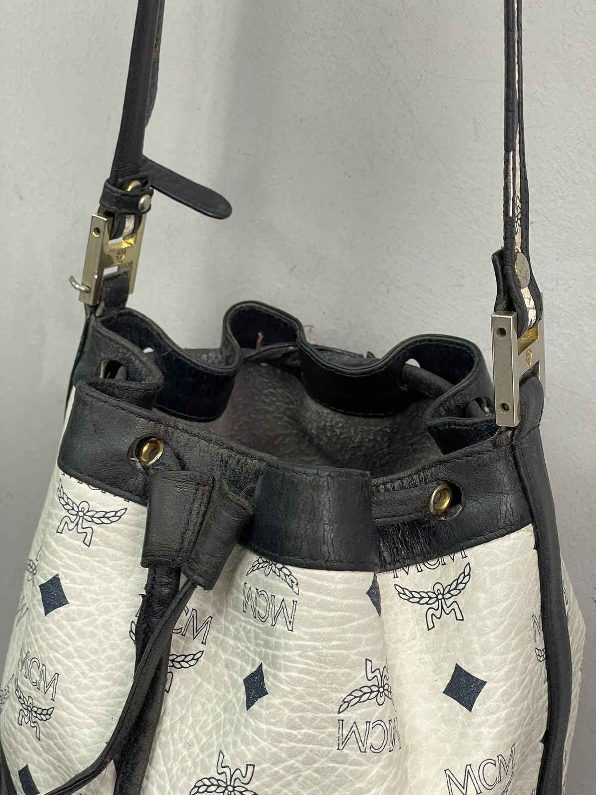 MCM MCM White Logo Print Leather Bucket Shoulder Bag Size ONE SIZE - 5 Thumbnail