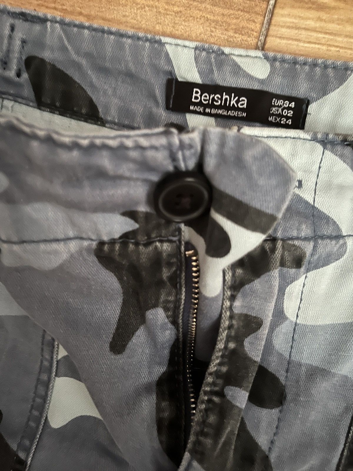 Bershka sports pants Size 26" / US 2 / IT 38 - 2 Thumbnail