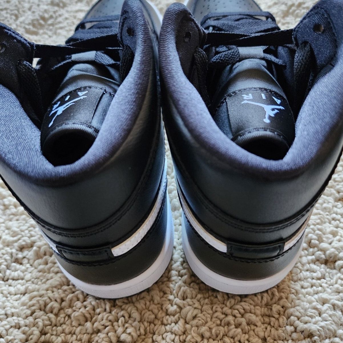 Jordan Brand Wmns Air Jordan 1 Mid Black White Brand New Sz 8 Size US 8 / IT 38 - 5 Thumbnail