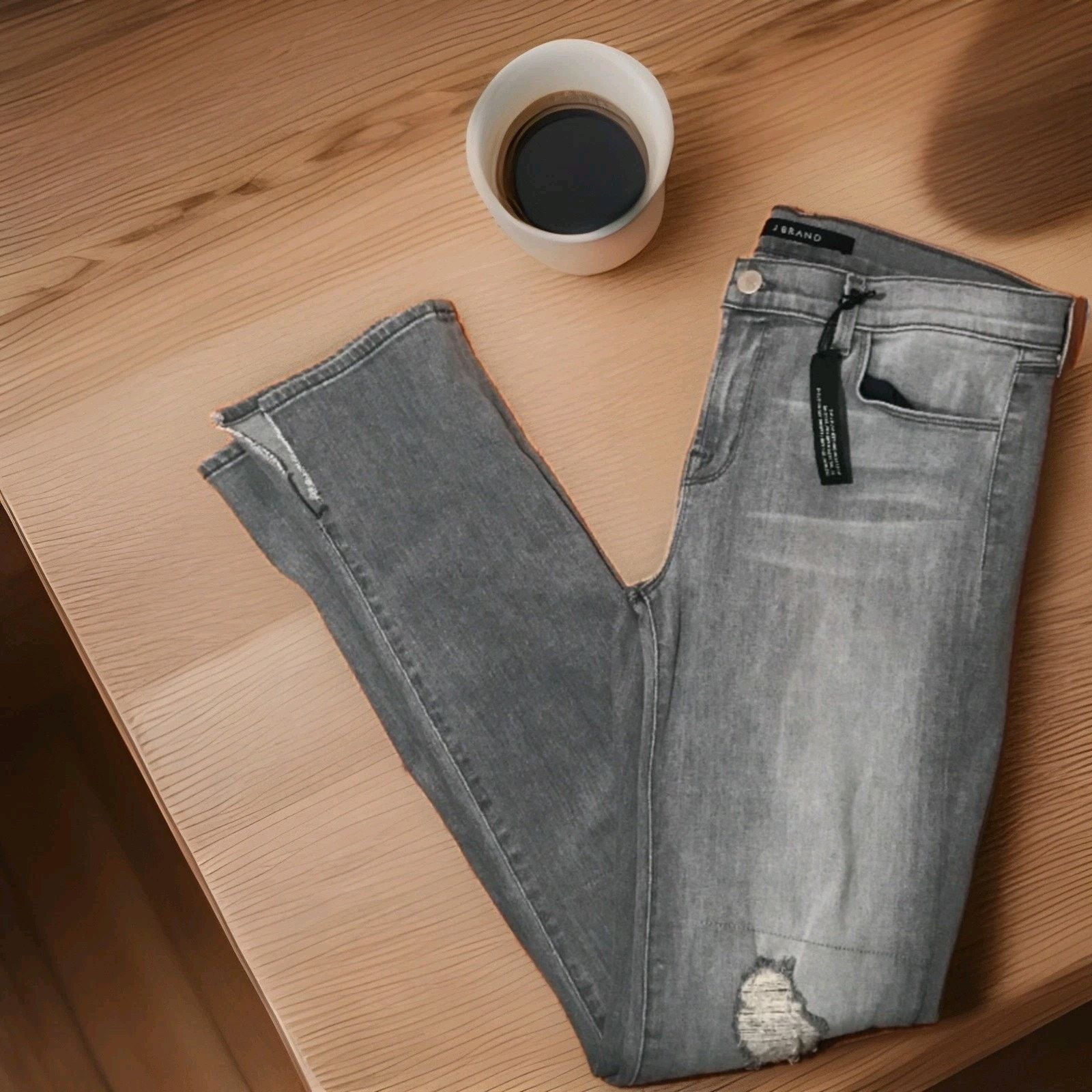 J Brand J BRAND Mid Rise RAIL Woman Distressed In Sweet Gray Wash Size 27" / US 4 / IT 40 - 7 Thumbnail