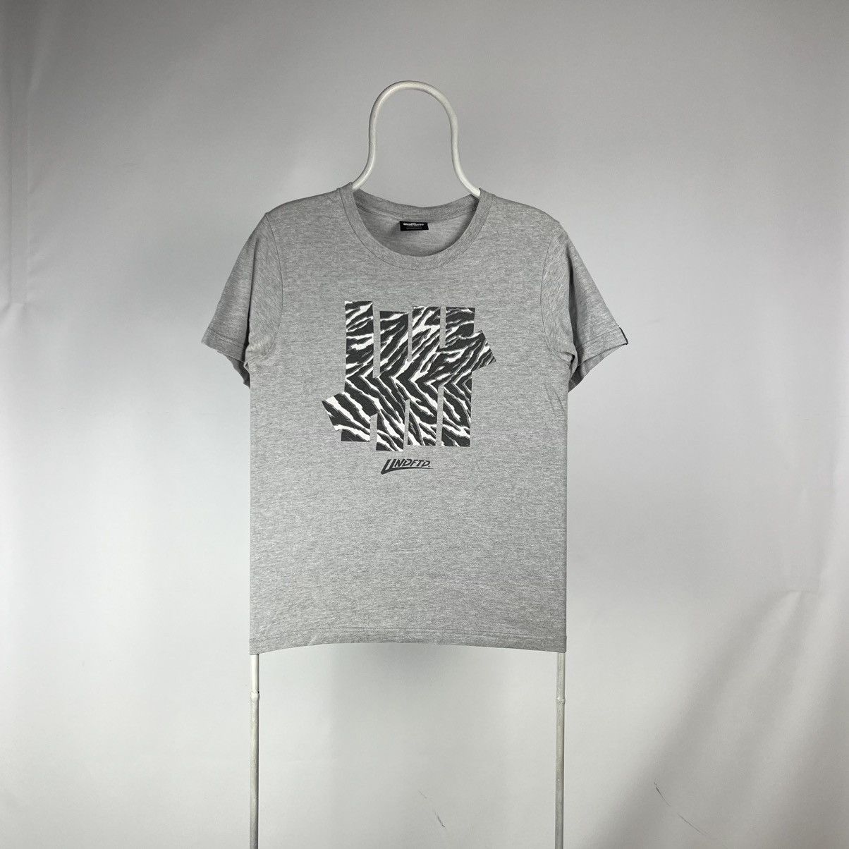 Undefeated UNDEFEATED 5 STRIKE Zebra LOGO PRINT GREY MENS T SHIRT Size US S / EU 44-46 / 1 - 1 Thumbnail