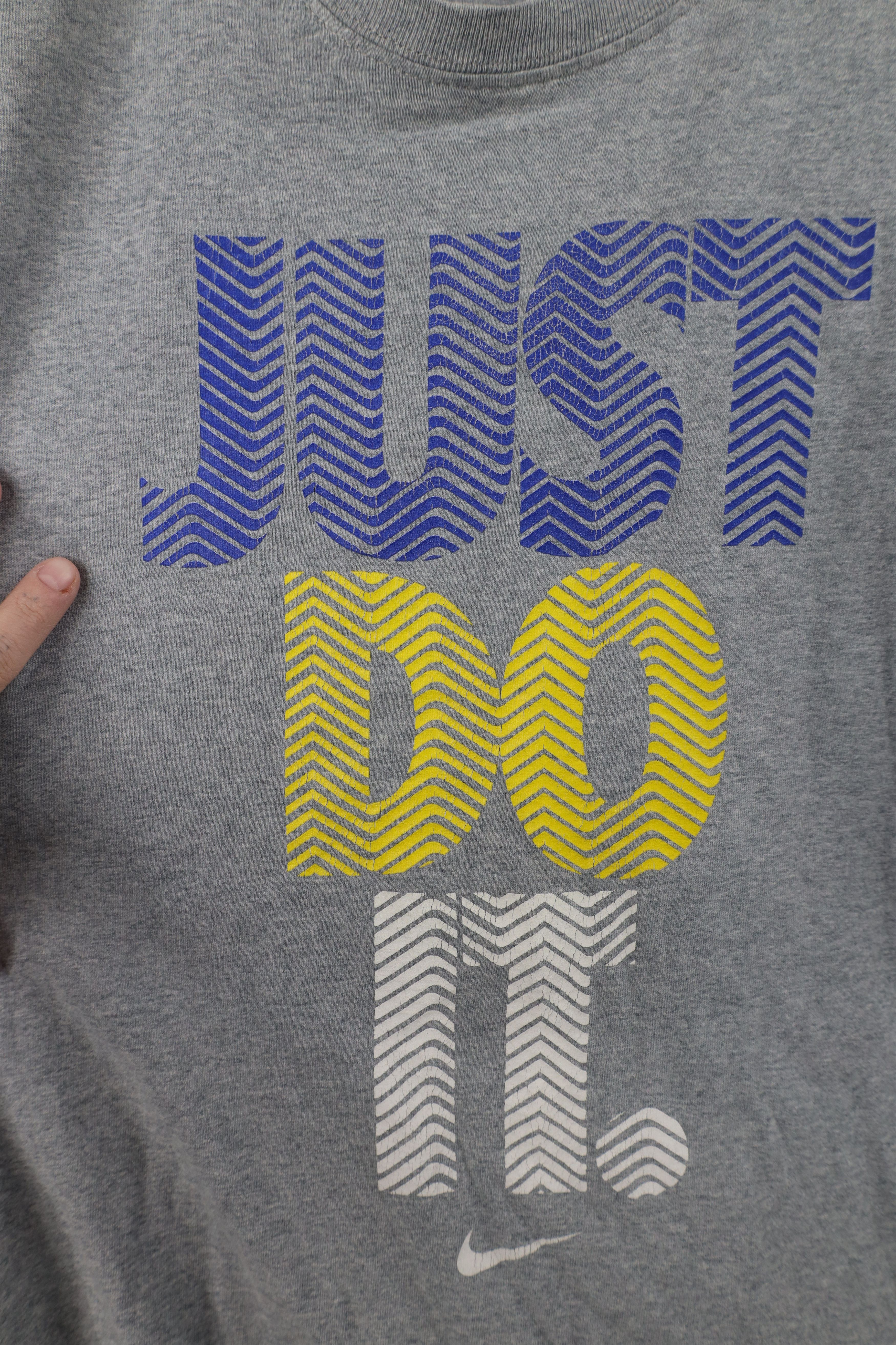 Nike Vintage Y2K Nike Just Do It Center Swoosh T-Shirt Gray Size US M / EU 48-50 / 2 - 4 Thumbnail