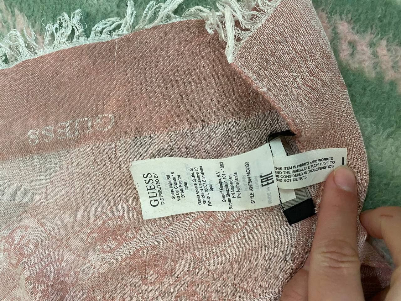 Guess GUESS Monogram Square Scarf STREETWEAR Size ONE SIZE - 3 Thumbnail