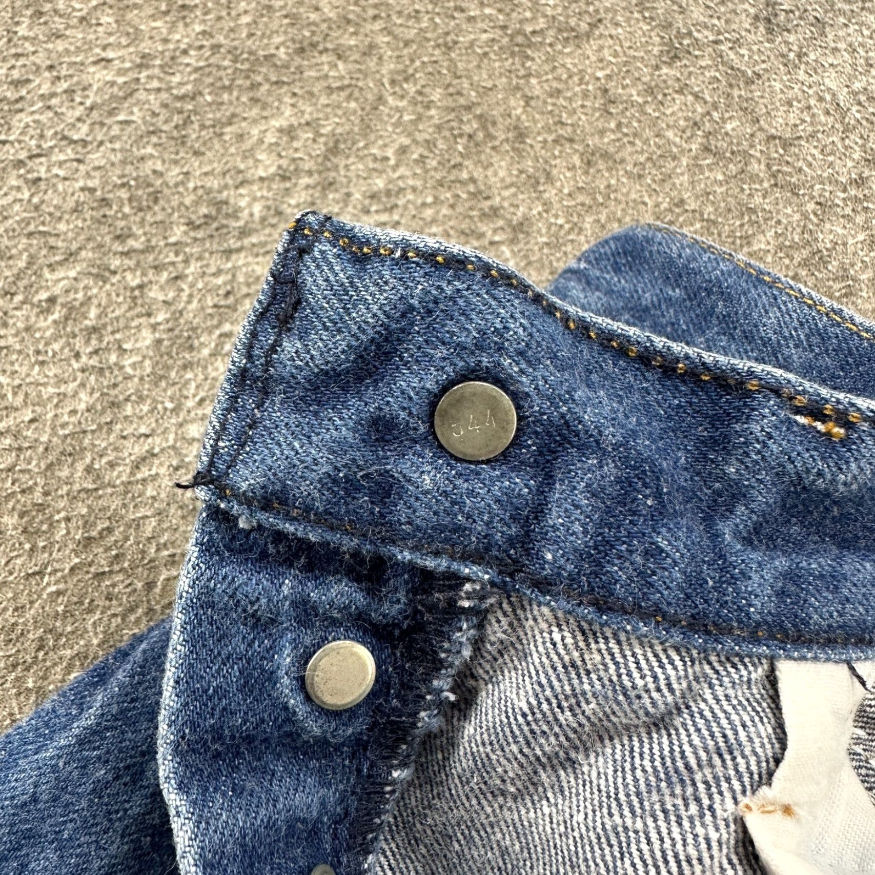 Levi's VINTAGE Levi's 501 Jeans Womens 9 Blue Straight Regular Button Fly Dark USA 80s Mens? Womens Size 30" / US 8 / IT 44 - 4 Thumbnail
