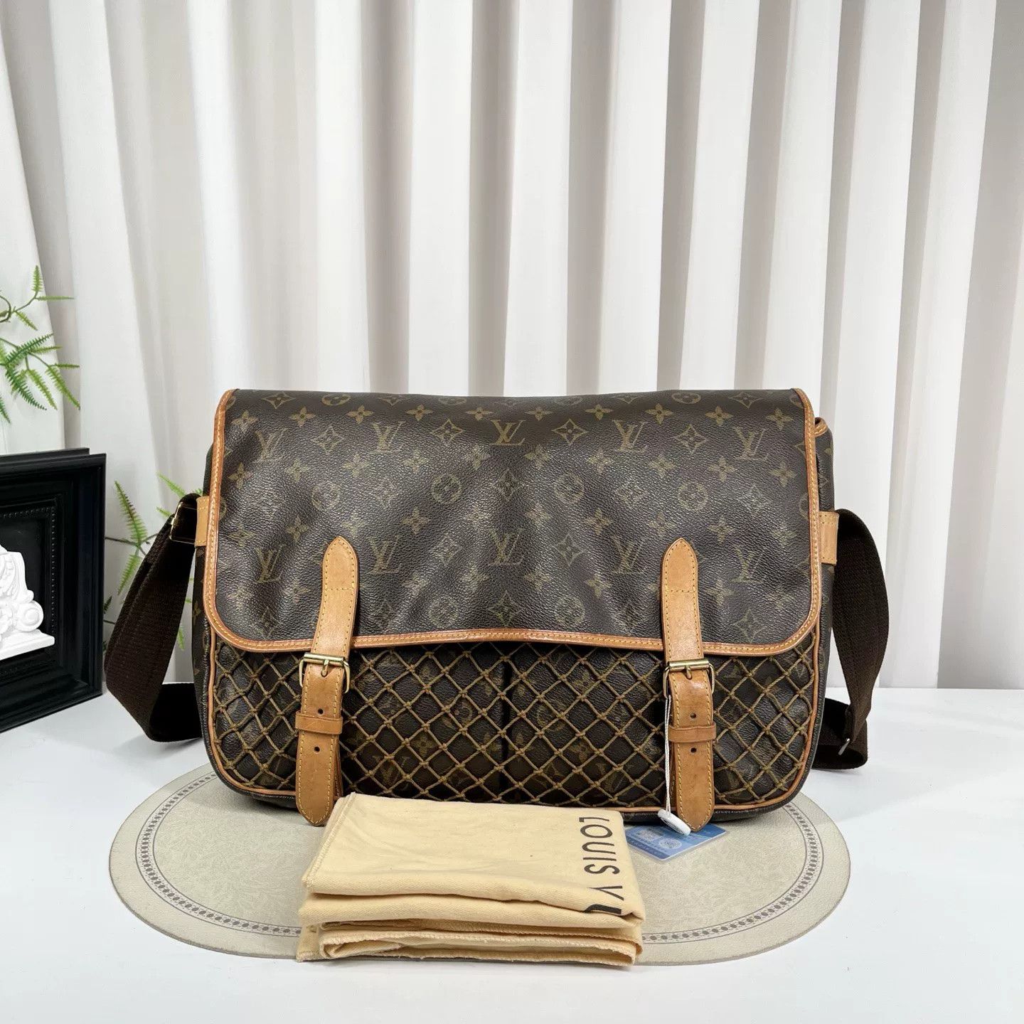 Louis Vuitton Pre-loved Bag Very good condition Size ONE SIZE - 1 Thumbnail