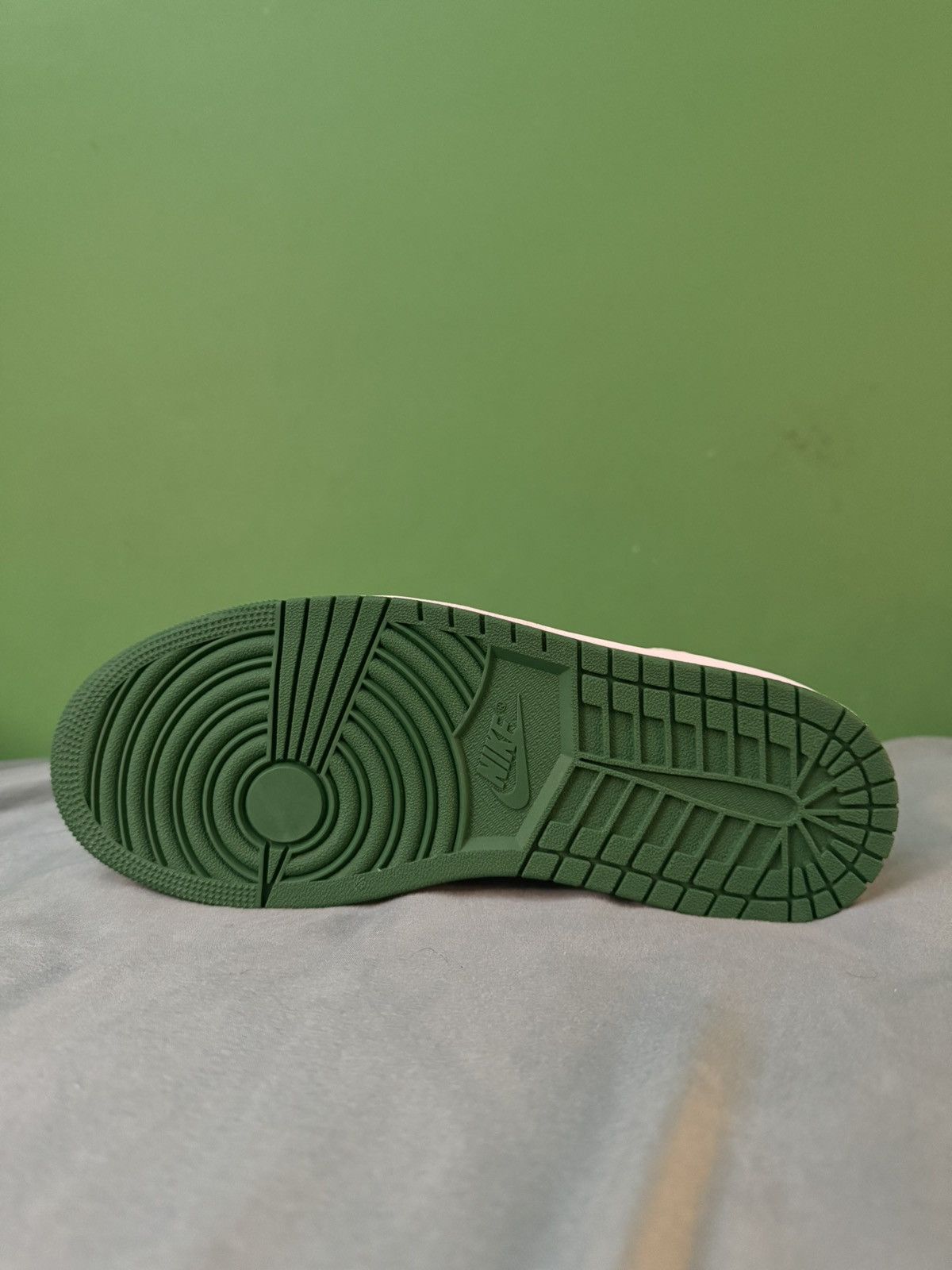 Nike Jordan 1 mid grey green 2021 Size US 9 / EU 42 - 5 Thumbnail