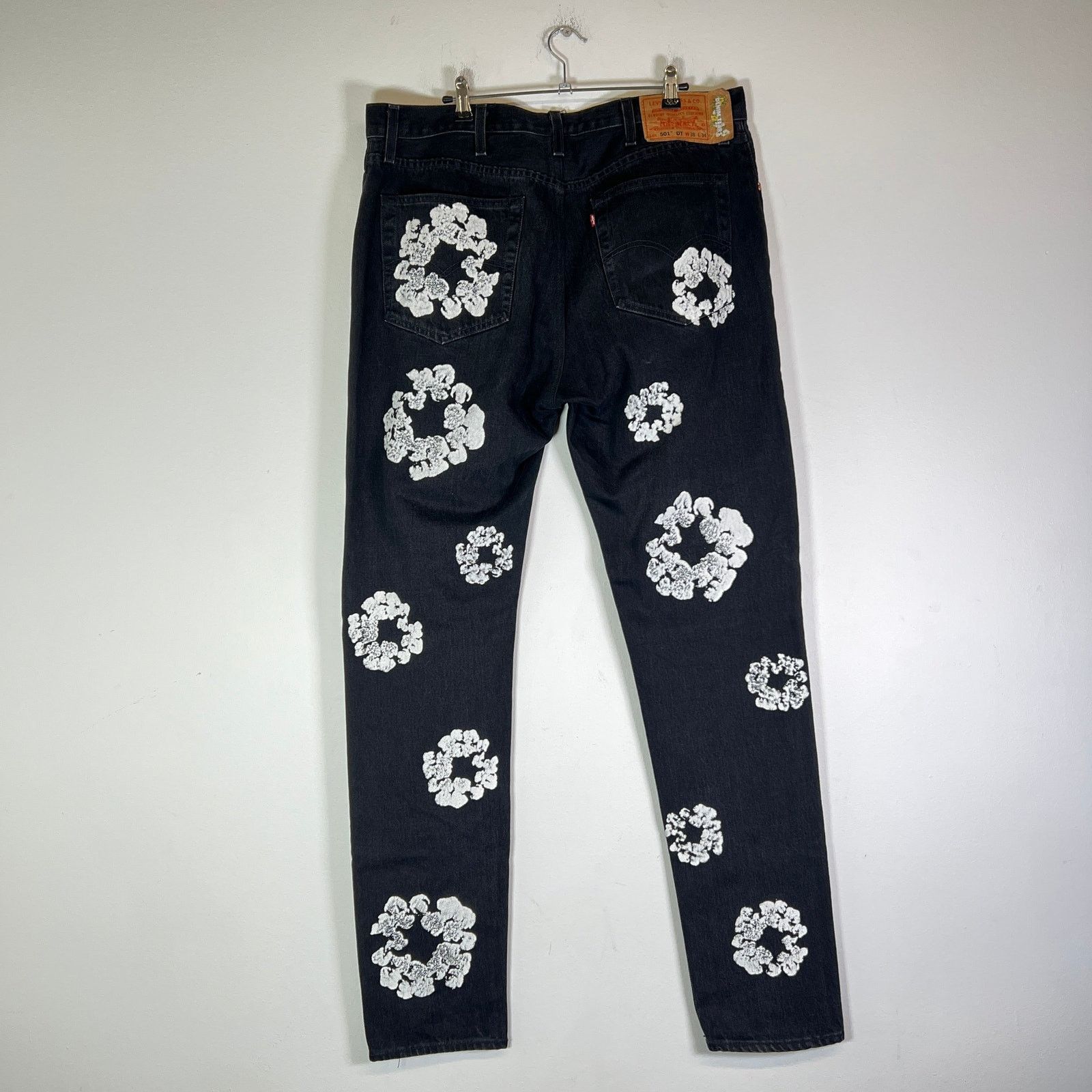 DENIM TEARS Denim Tears Black Wreath Denim Jeans Size US 38 / EU 54 - 2 Thumbnail