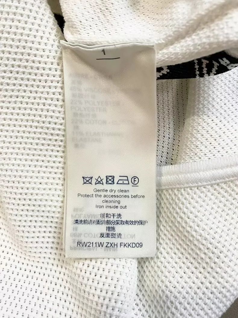 Louis Vuitton Louis Vuitton White logo knit dress Size XS / US 0-2 / IT 36-38 - 6 Thumbnail
