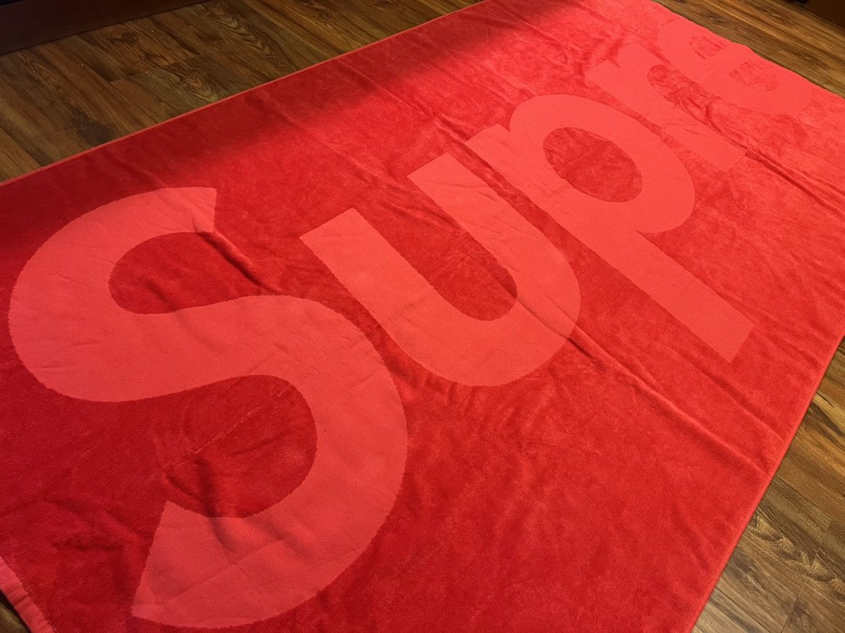 Popular Supreme Tonal Logo Beach Towel SS23 AUTHENTIC