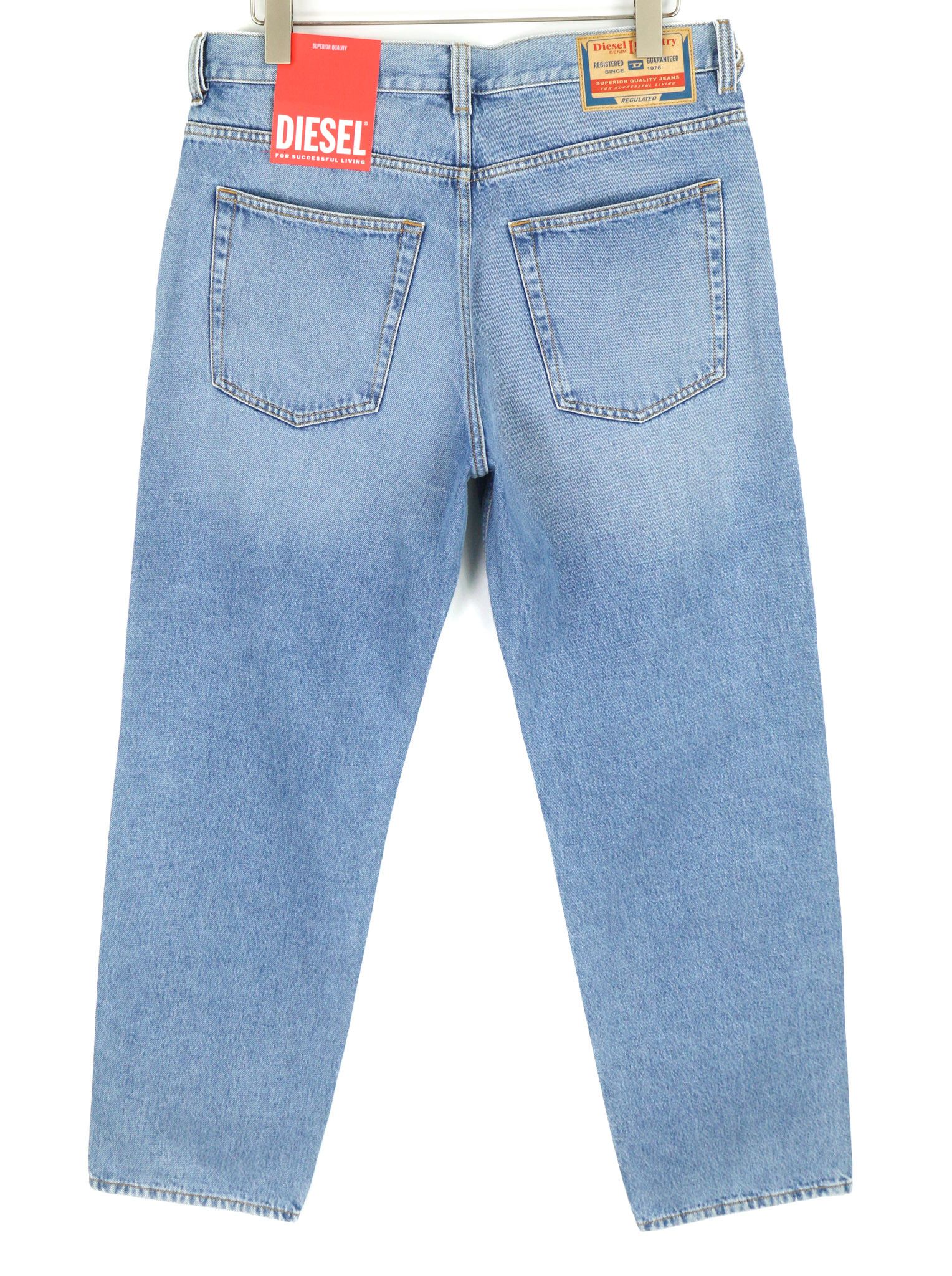 2010 9C16S W32/L32 Loose Fit Straight Button Jeans 40152