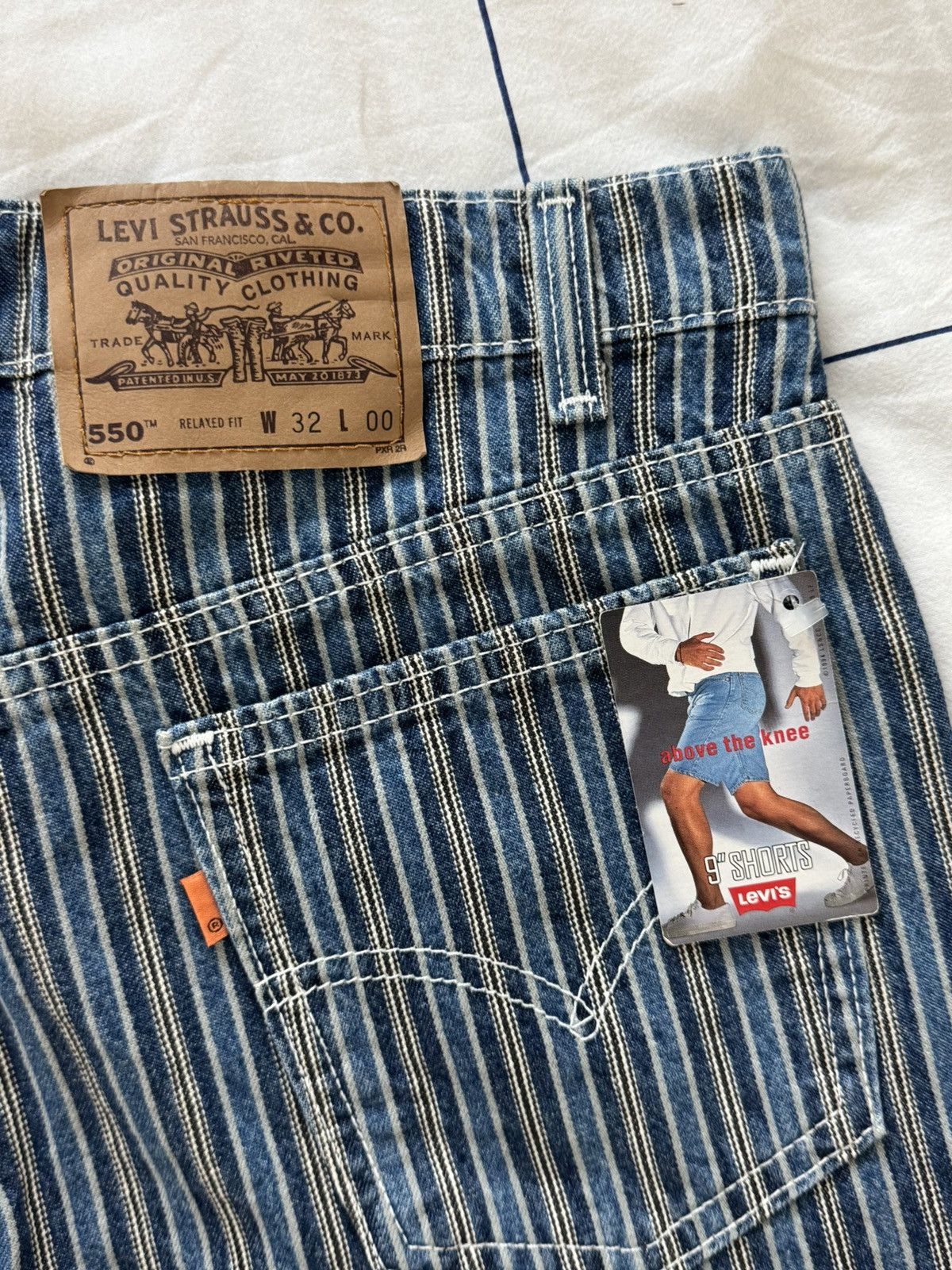 Levi's DEADSTOCK Rare 90s Levis Orange Tab 550 Striped Denim Shorts Size US 32 / EU 48 - 2 Thumbnail