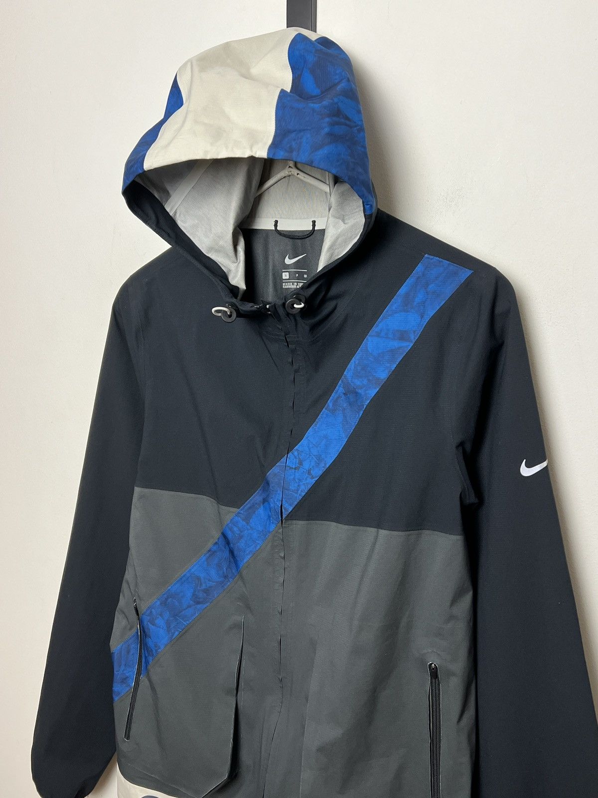 This Nike x Undercover Gyakusou tech jacket s-m