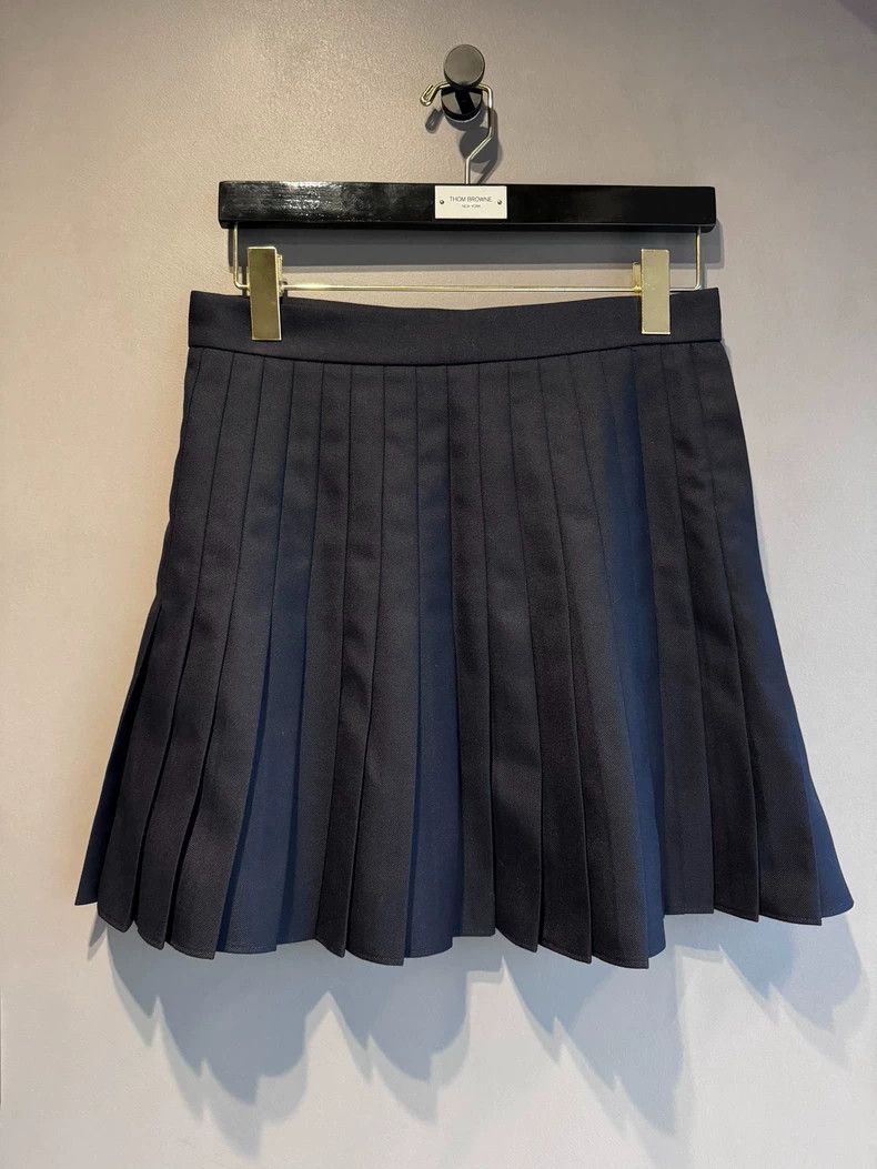 Thom Browne Thom Browne Classic pleated skirt 2503-Nextarrow Size 27" / US 4 / IT 40 - 1 Thumbnail