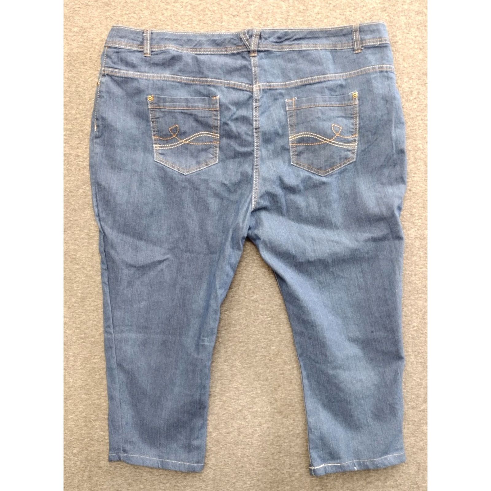 Vintage F&F Jeans Women Blue Dark Wash High Rise Capri Jeans 22 Plus Denim Capris Women High Rise Capri Jeans Blue Dark Wash Size 40" / US 18 - 2 Thumbnail