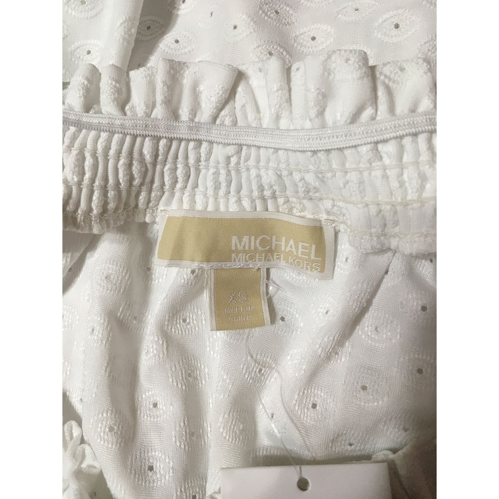 Michael Kors Michael Kors Fashion Basics XS White Gathered Eyelet Top Size XS / US 0-2 / IT 36-38 - 5 Thumbnail