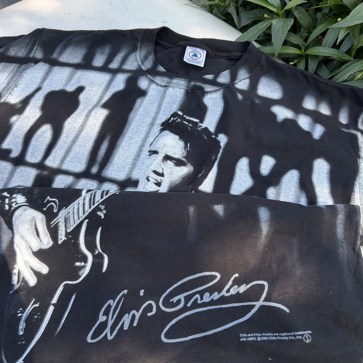 Band Tees Elvis Presley over print 2000 Size US XL / EU 56 / 4 - 3 Thumbnail