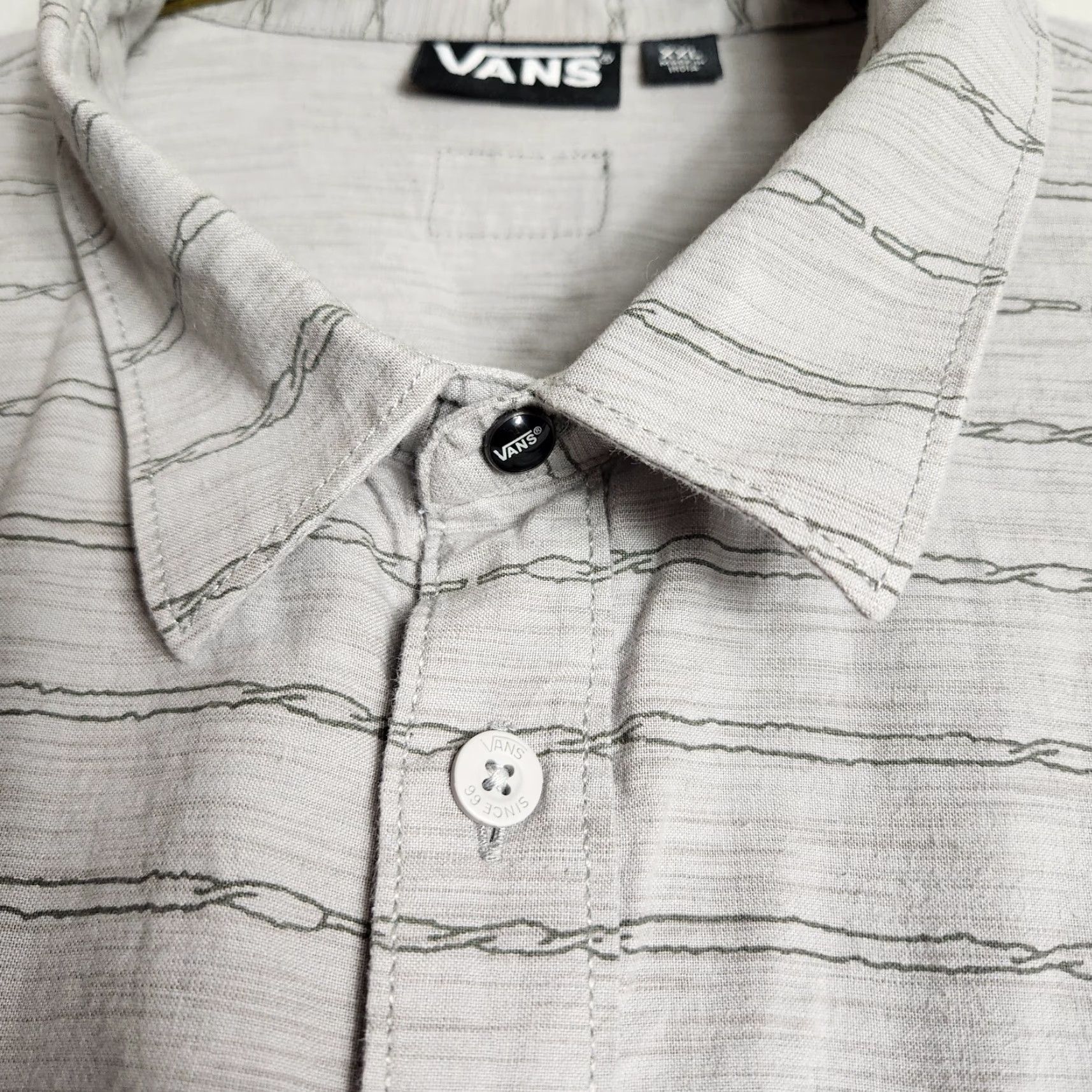 Vans Vans Mens Gray Patterned SS Casual Buttonfront Shirt-Size XXL Shirt Big & Tall Mens Gray Patterned SS Casual Buttonfront Shirt-Size XXL Size US XXL / EU 58 / 5 - 3 Thumbnail