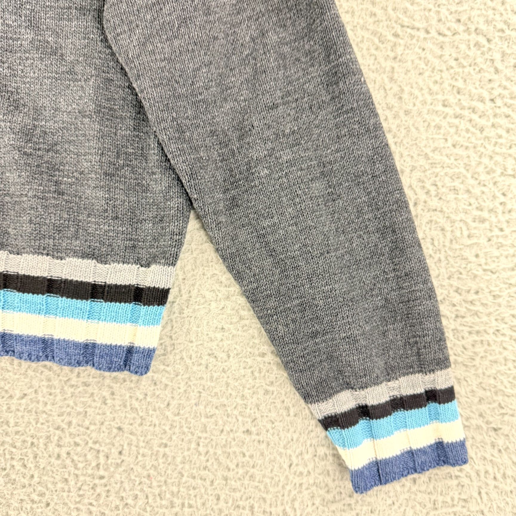 Disney VINTAGE Disney Winnie the Pooh Sweater Womens Medium Gray Knit Cropped Knit LS Size M / US 6-8 / IT 42-44 - 4 Thumbnail