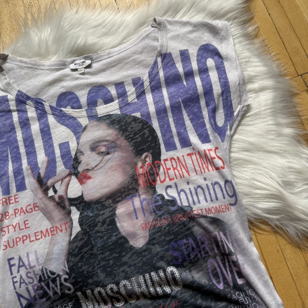 Moschino 📌 Vintage Moschino Jeans Y2K Newspaper Graphic T-Shirt Size L / US 10 / IT 46 - 3 Thumbnail