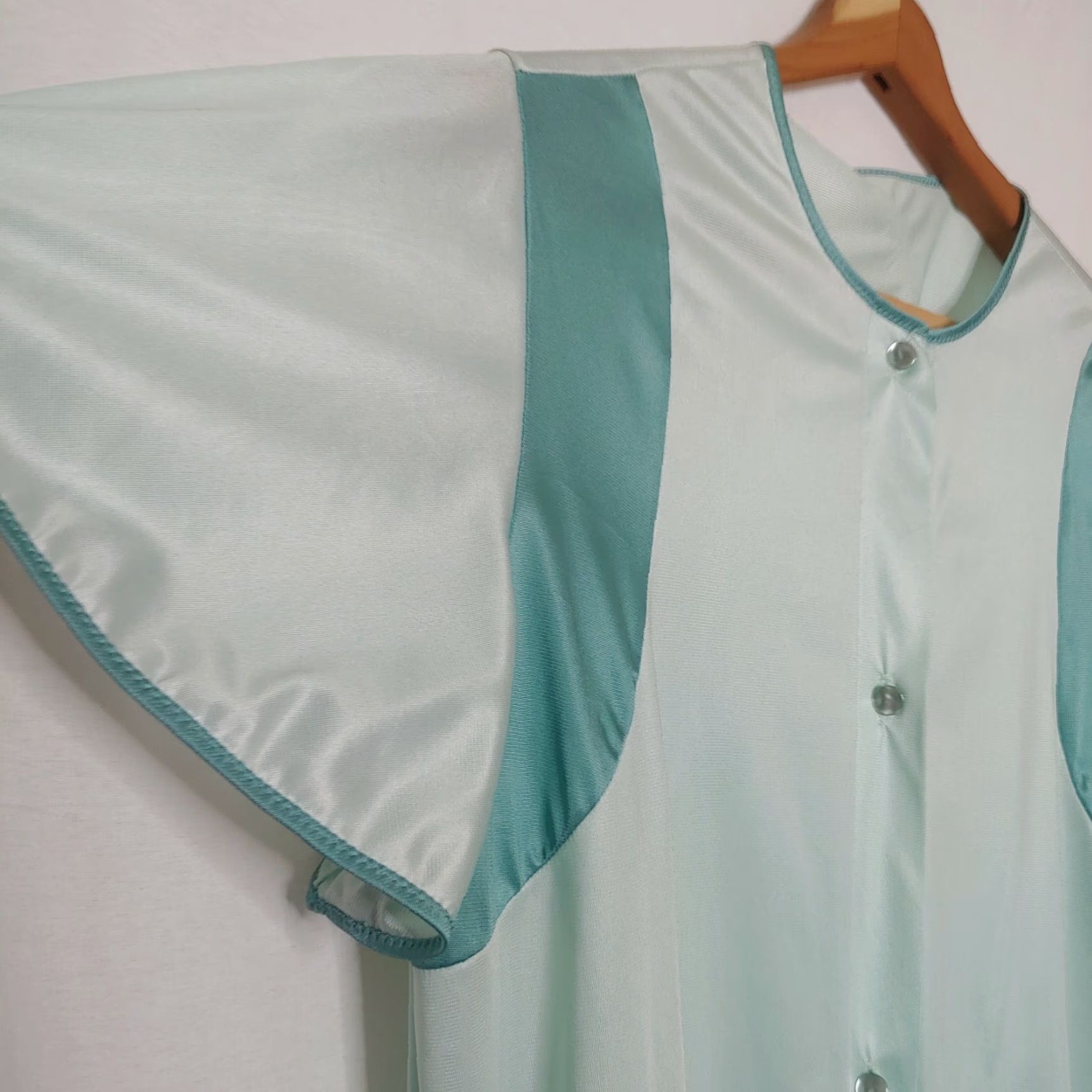 Vintage VINTAGE Pinehurst Lingerie Nightgown Womens M Mint Green Nylon 3-Button Flutter 46" Chest 41" Length Eveningwear Size ONE SIZE - 3 Thumbnail