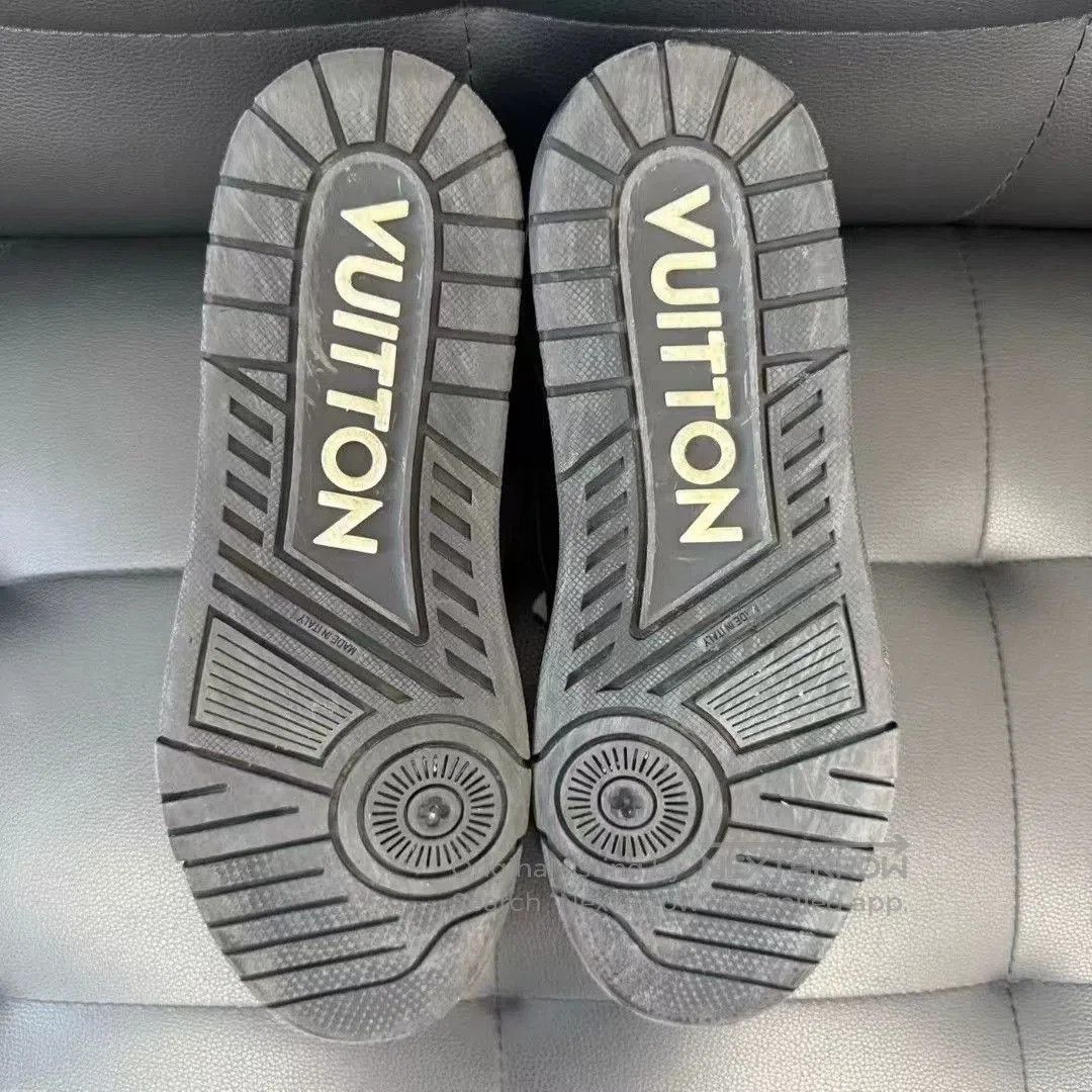 Louis Vuitton Louis Vuitton LV Embossed Black Sneakers. Size US 9 / EU 42 - 6 Thumbnail