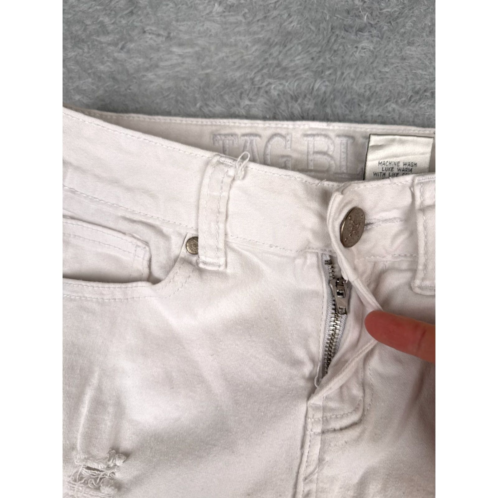 AG Jeans Tag Jeans Womens Jeans Tapered 26 White Distressed 24 Inseam 3 Wool? (Wait) Size 26" / US 2 / IT 38 - 5 Thumbnail