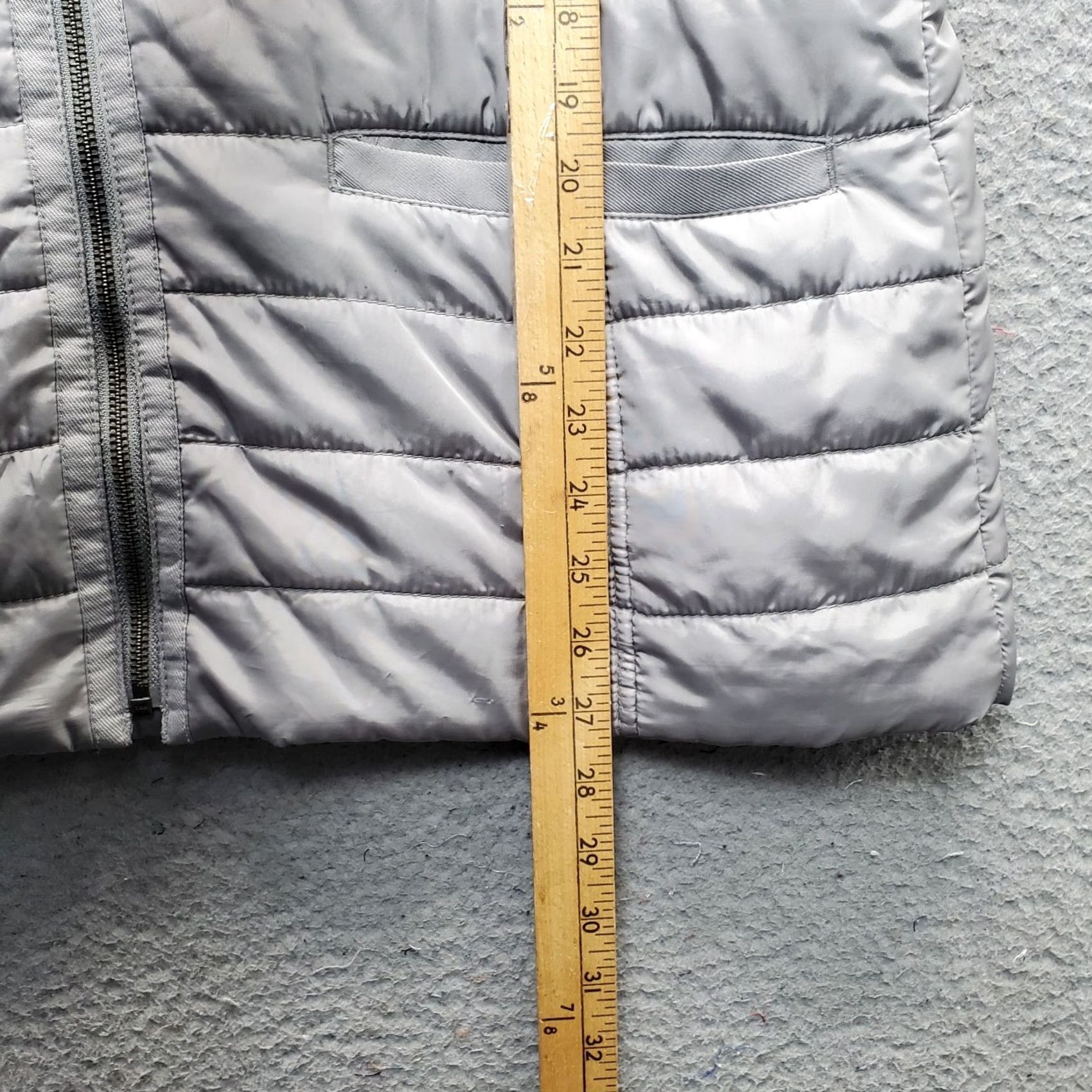 Banana Republic Banana Republic Puffer Vest Womens XL Gray Quilted Packable Down Slim Fit Zip Up Vest Size XL / US 12-14 / IT 48-50 - 3 Thumbnail