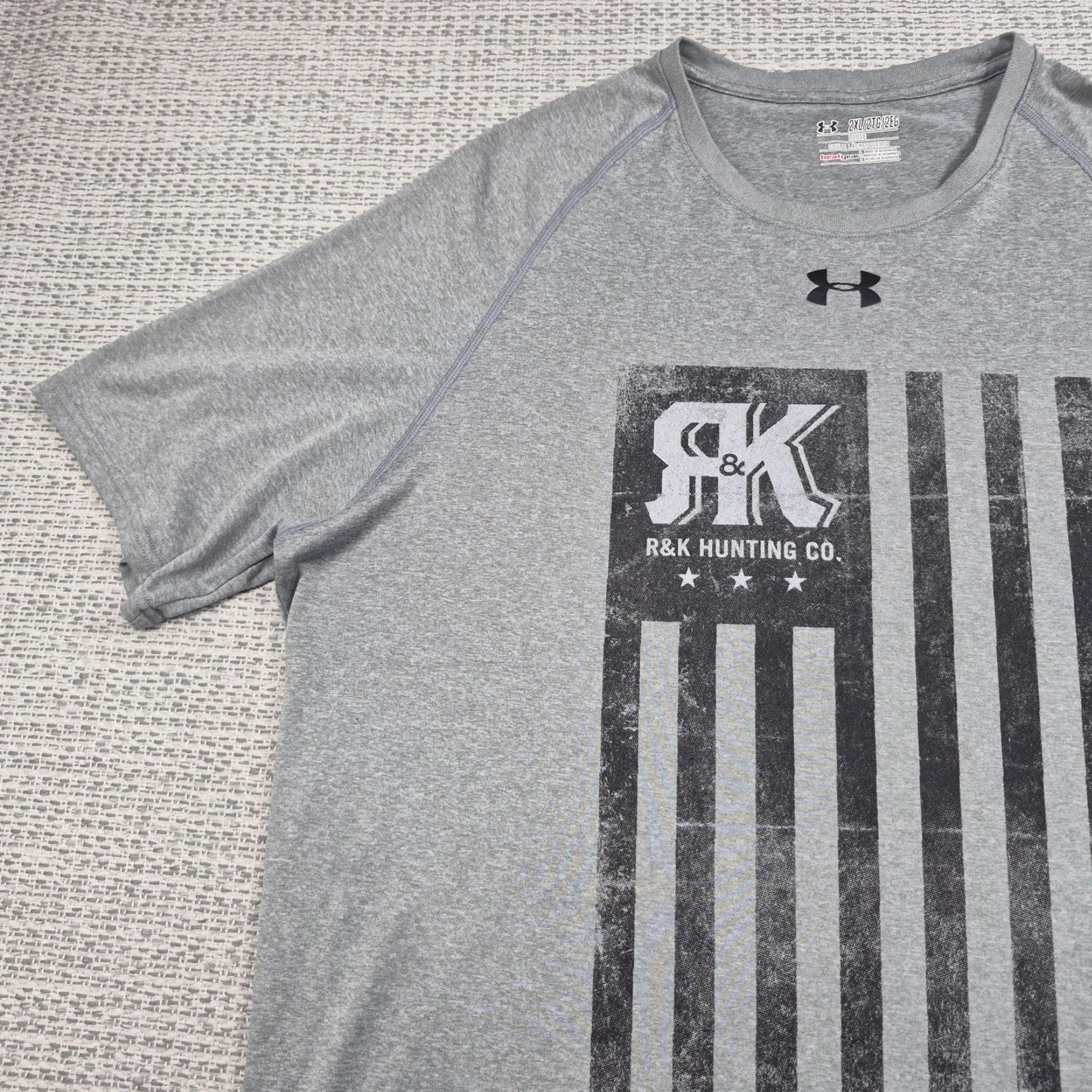 Under Armour Under Armour HeatGear Shirt Mens 2XL Gray T-Shirt Short Sleeve Graphic Print R&K Hunting Co Logo Activewear Casual Sports Mens 2XL Size US XXL / EU 58 / 5 - 4 Thumbnail