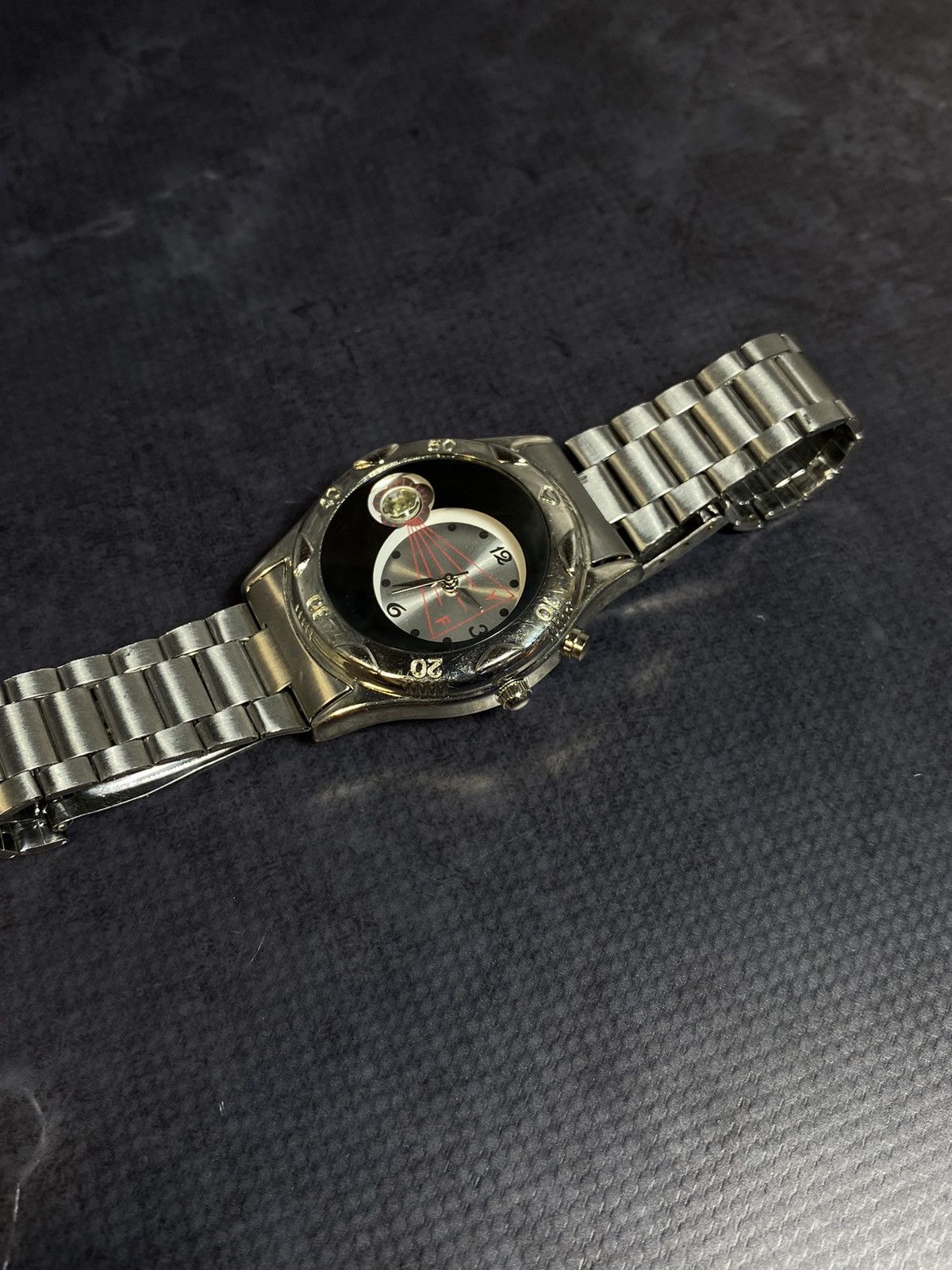 Jewelry Futuristic LED Watch – Silver Dial & Unique Light Effect ⏳ Size ONE SIZE - 6 Thumbnail