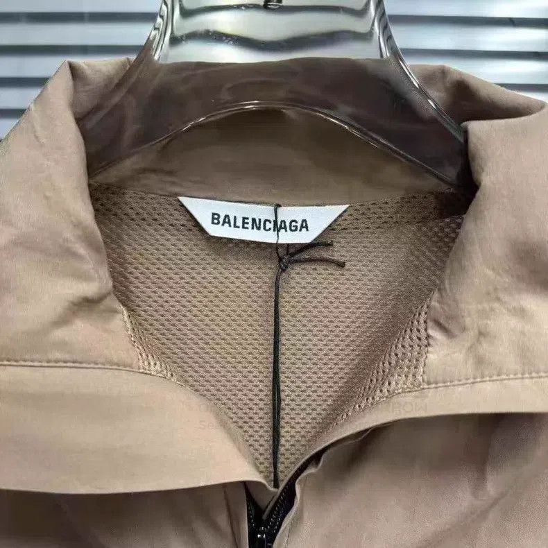 Balenciaga Balenciaga Khaki double hook windbreaker Size XS / US 0-2 / IT 36-38 - 2 Thumbnail