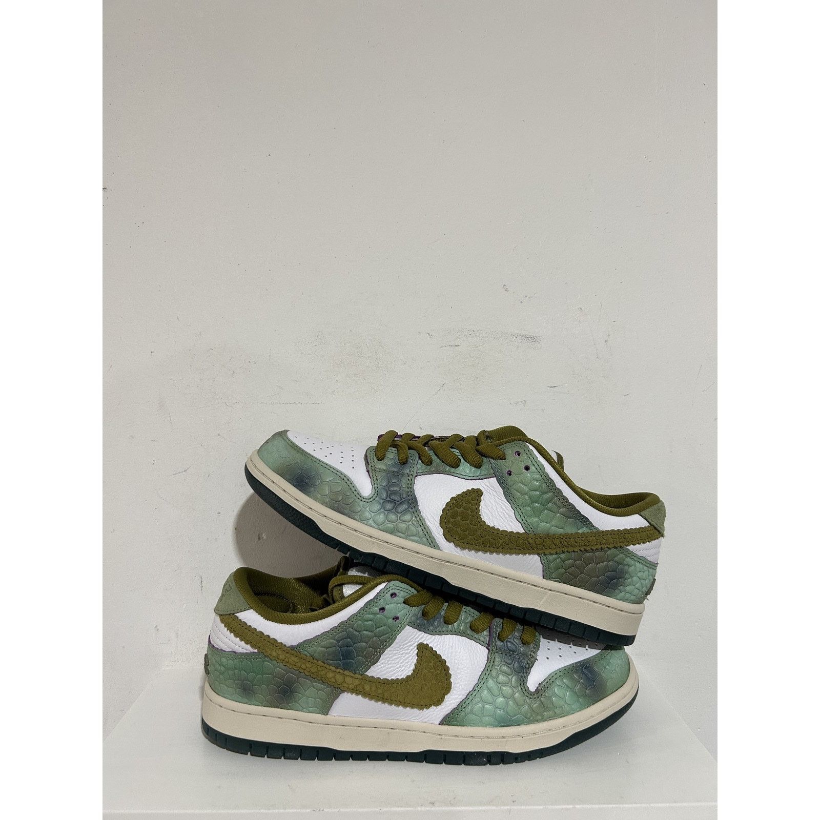 Nike NIKE SB DUNK LOW ALEXIS SABLONE CHAMELEON SIZE 11 BRAND NEW Size US 11 / EU 44 - 1 Thumbnail